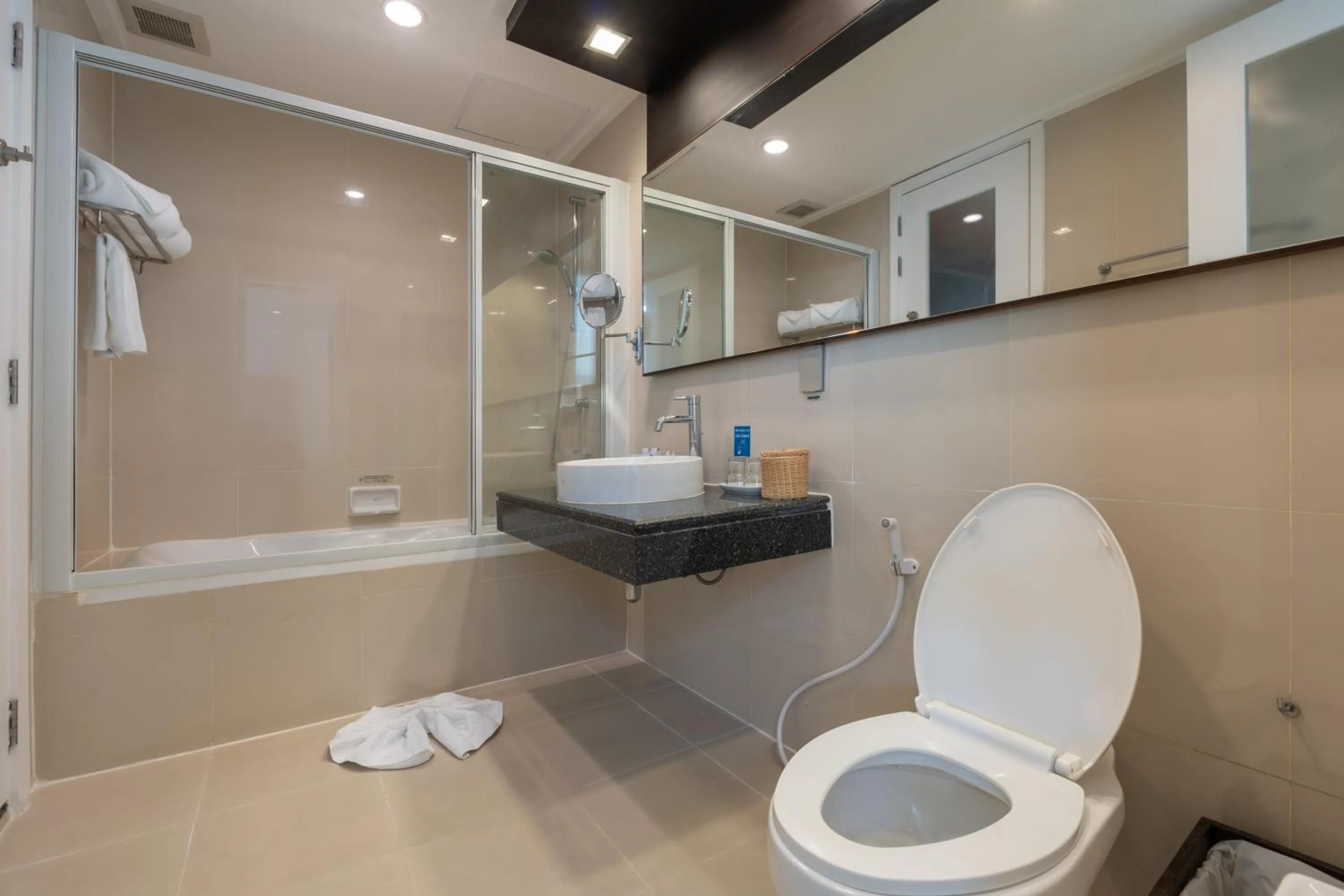 Bathroom in Kantary Hills Hotel, Chiang Mai