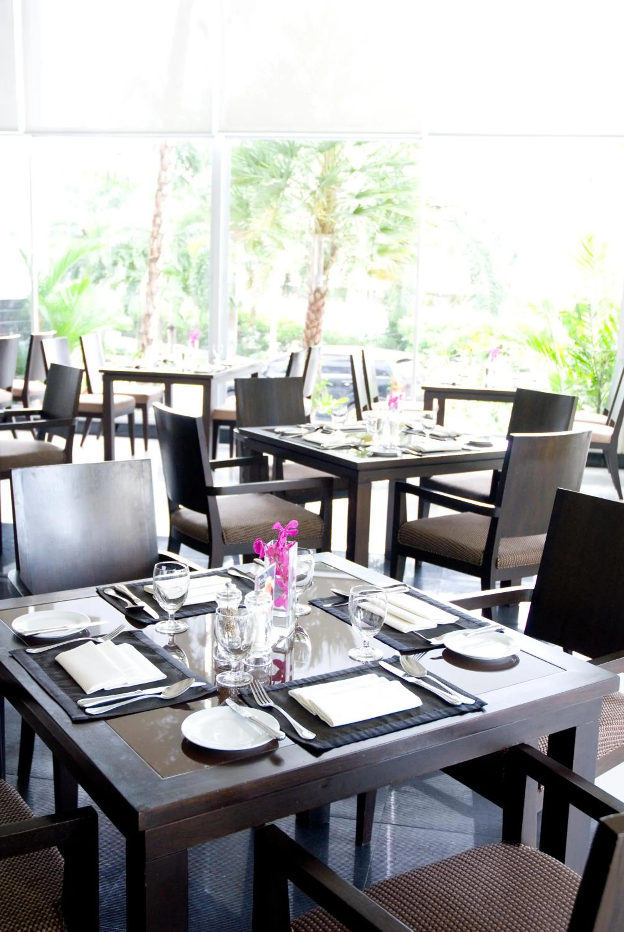 Restaurant/places to eat in Cape Racha Hotel