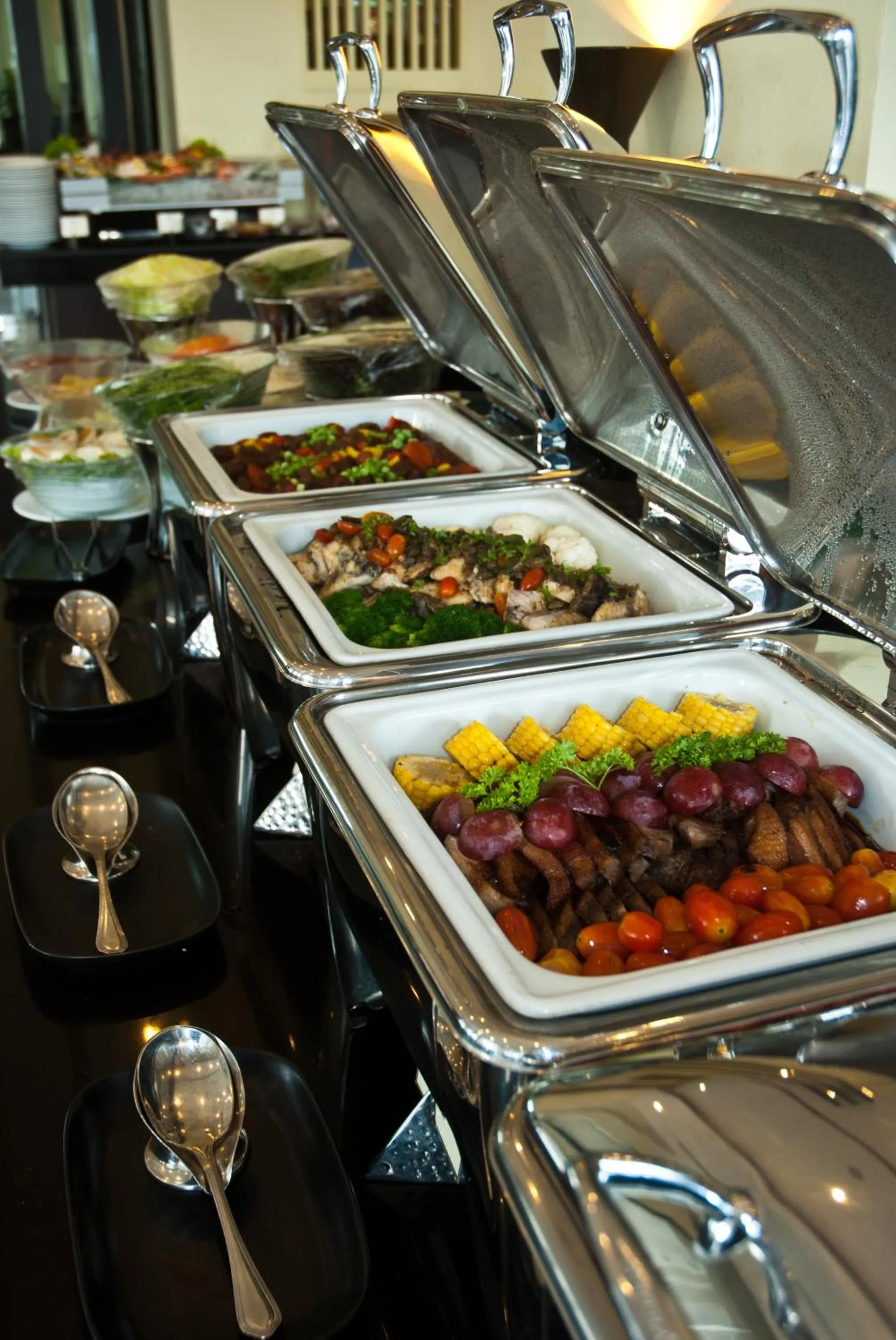 Restaurant/places to eat in Cape Racha Hotel