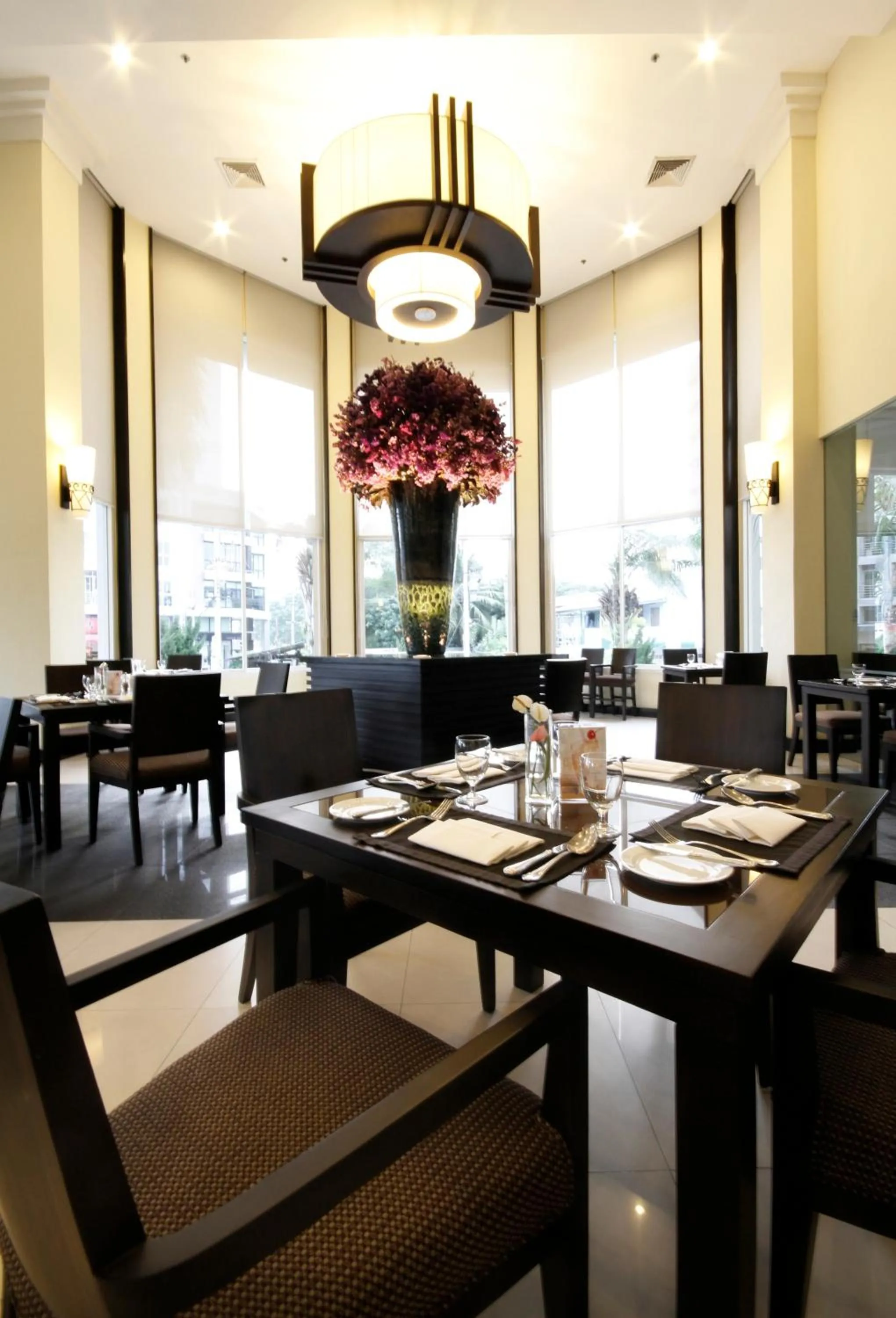 Restaurant/places to eat in Cape Racha Hotel