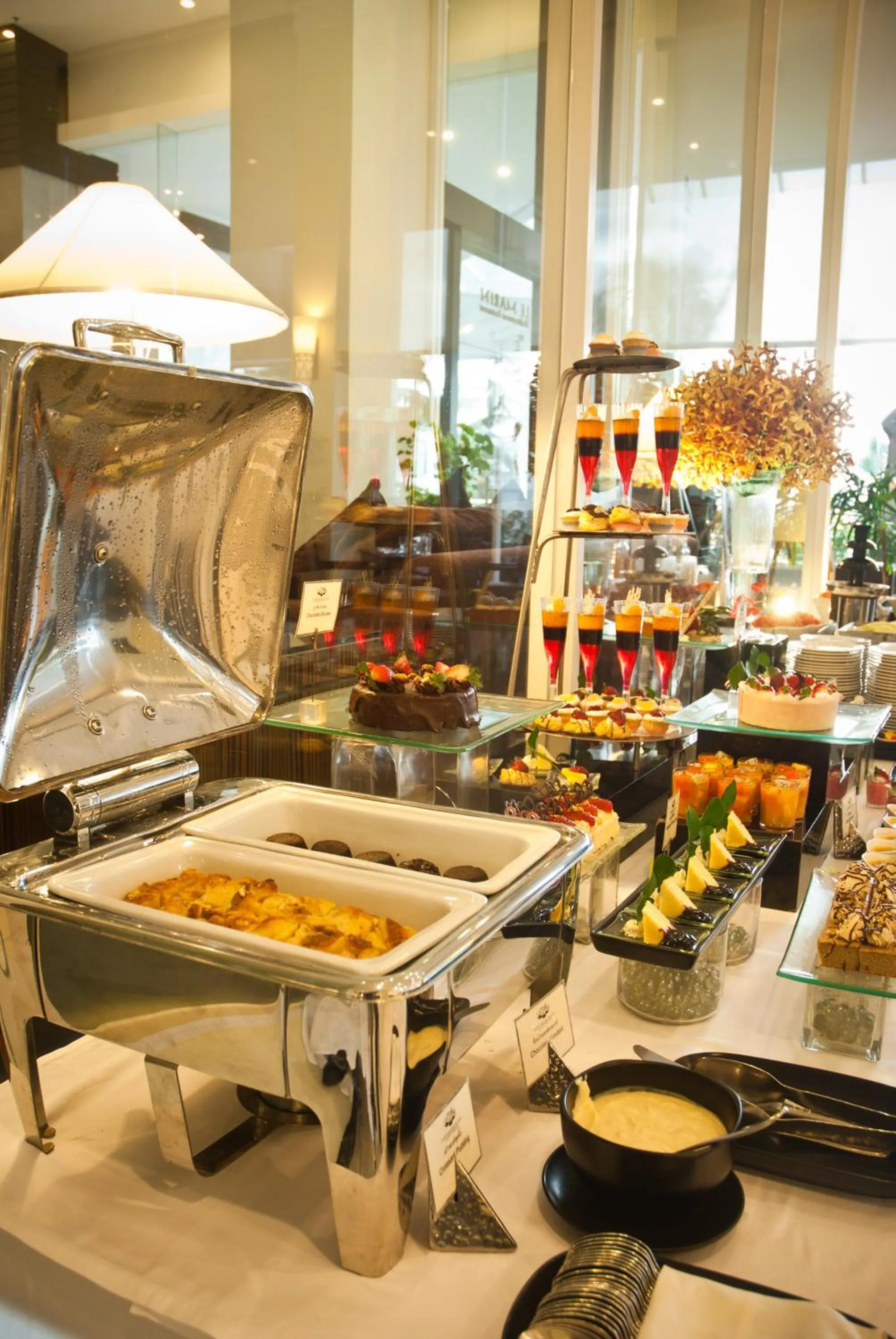 Restaurant/places to eat in Cape Racha Hotel