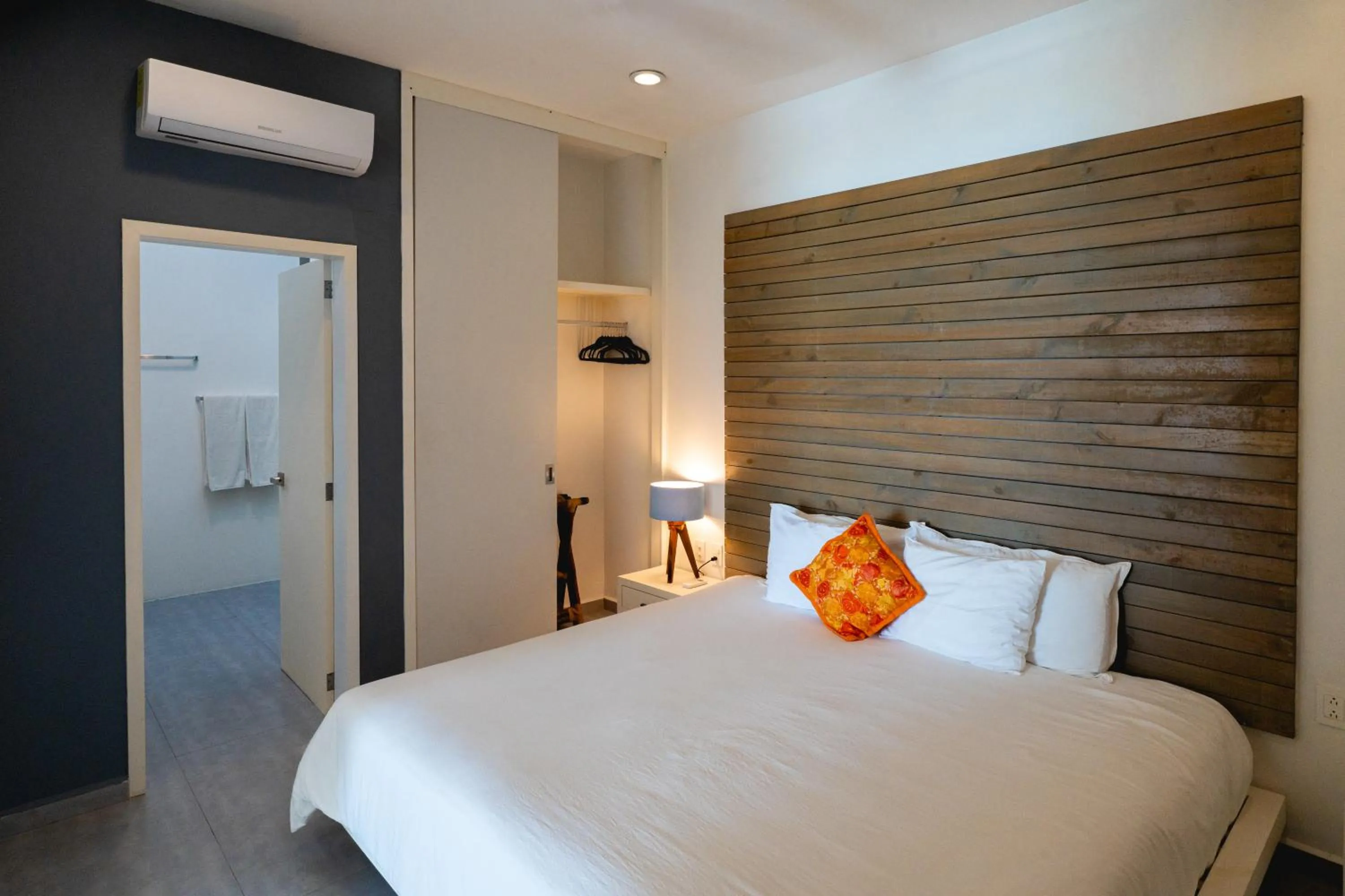 Photo of the whole room, Bed in Hotel La Casa Cielo solo adultos