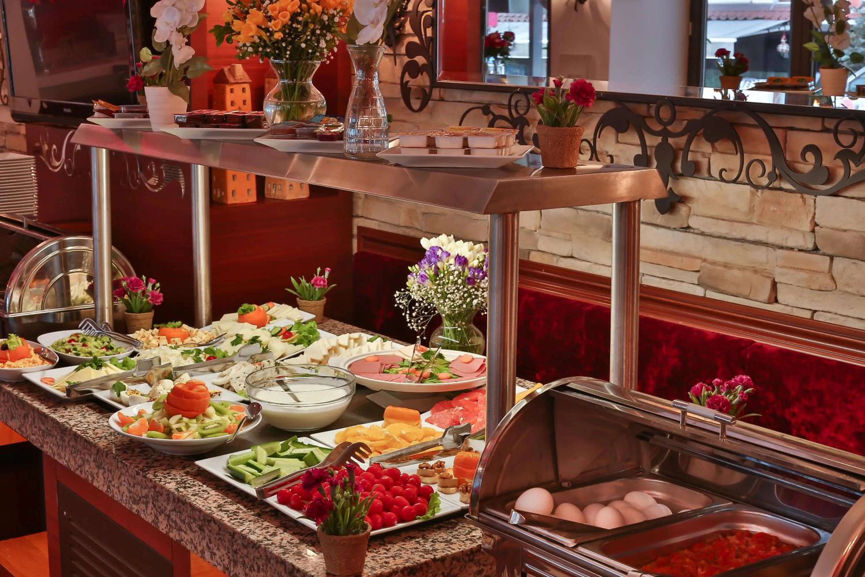 Buffet breakfast in Senatus Hotel - Special Class