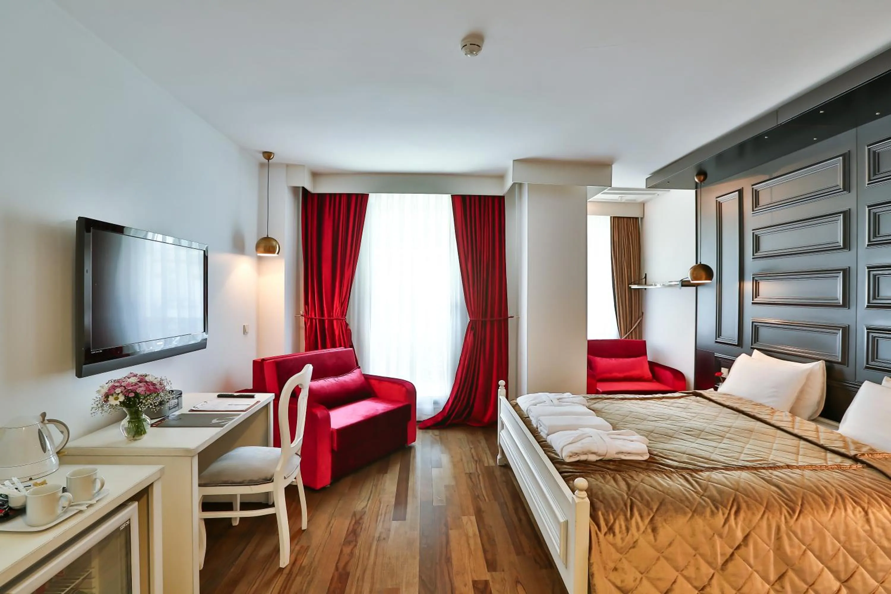 Photo of the whole room, Bed in Senatus Hotel - Special Class