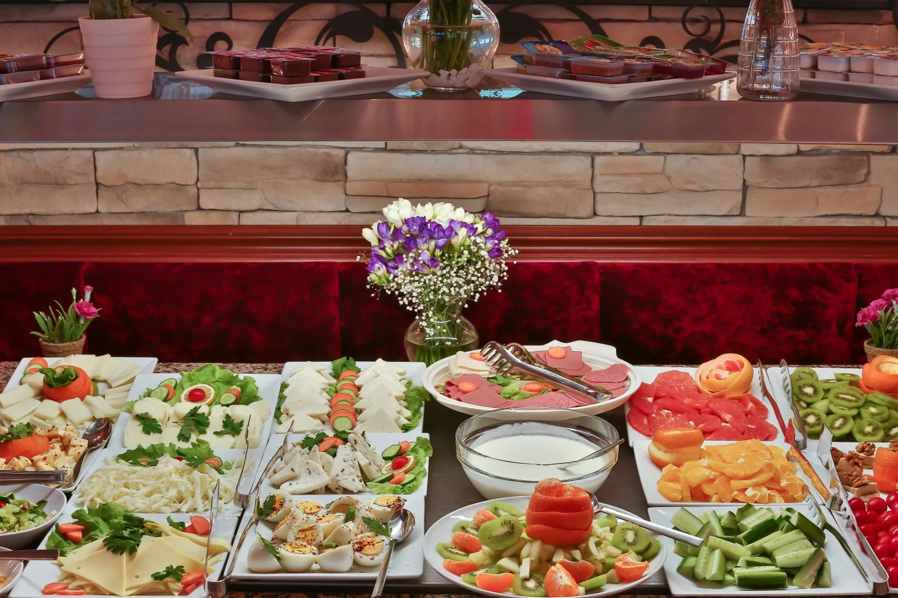 Restaurant/places to eat in Senatus Hotel - Special Class