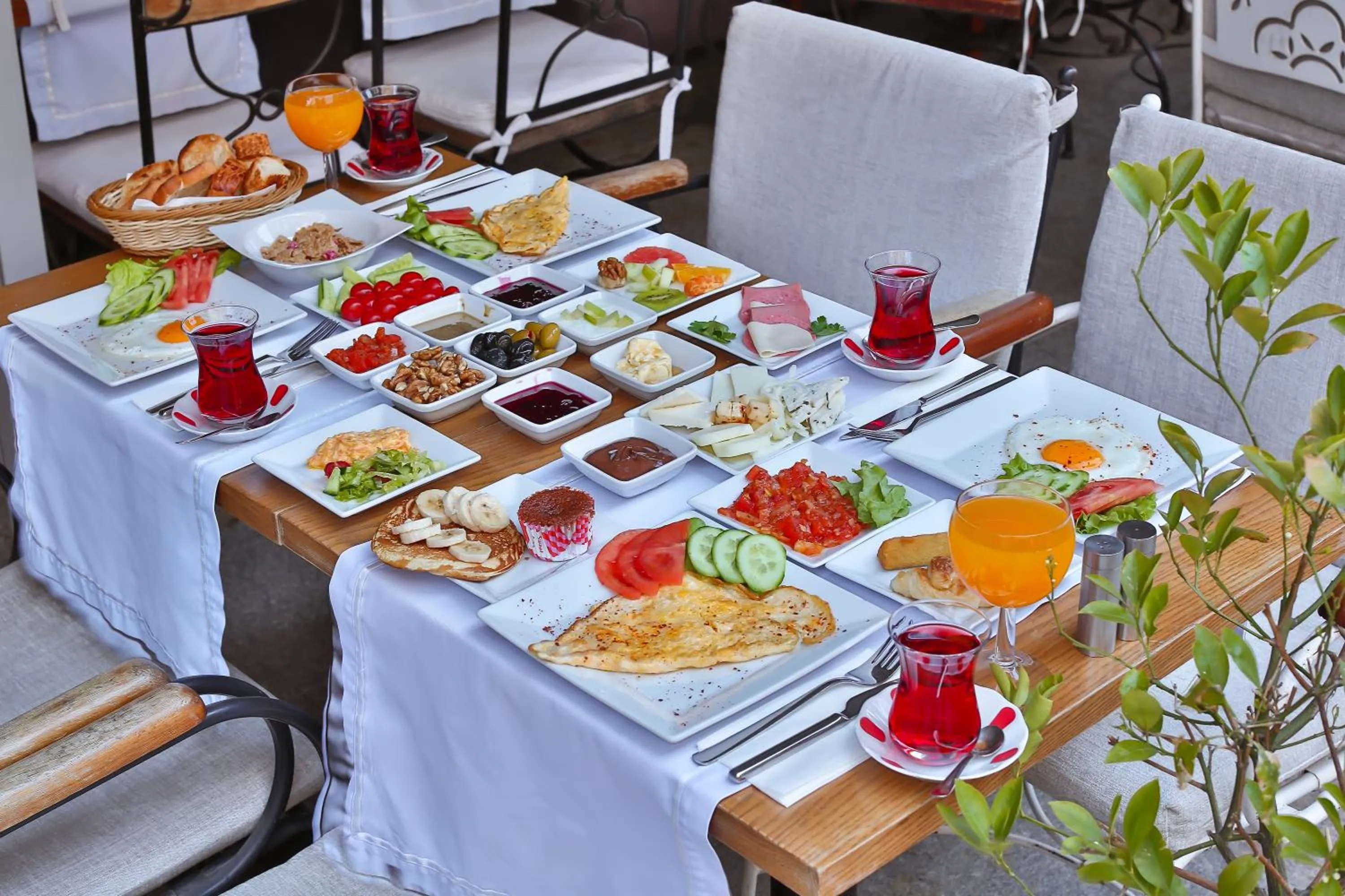 Restaurant/places to eat in Senatus Hotel - Special Class