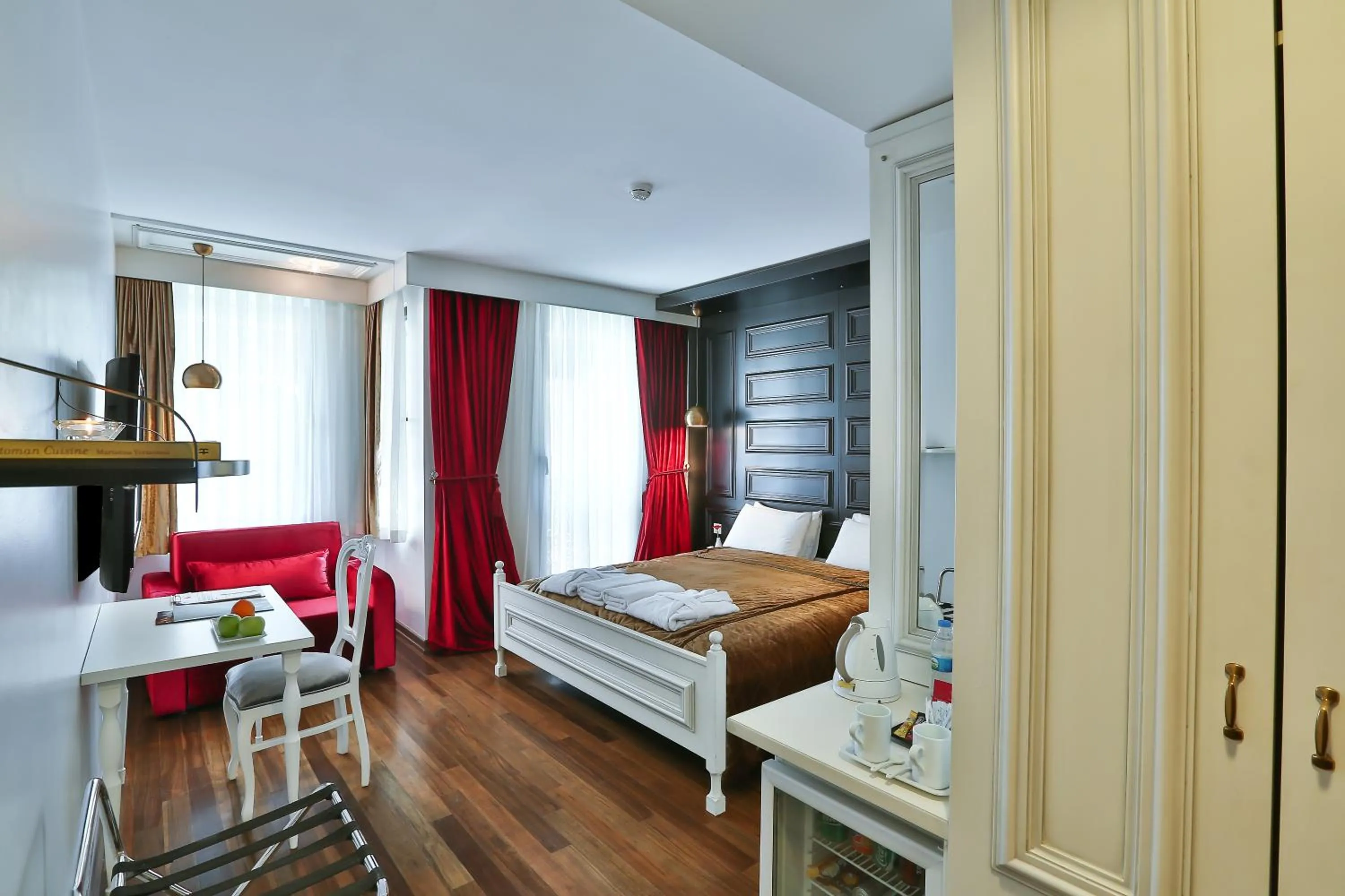 Photo of the whole room, Bed in Senatus Hotel - Special Class