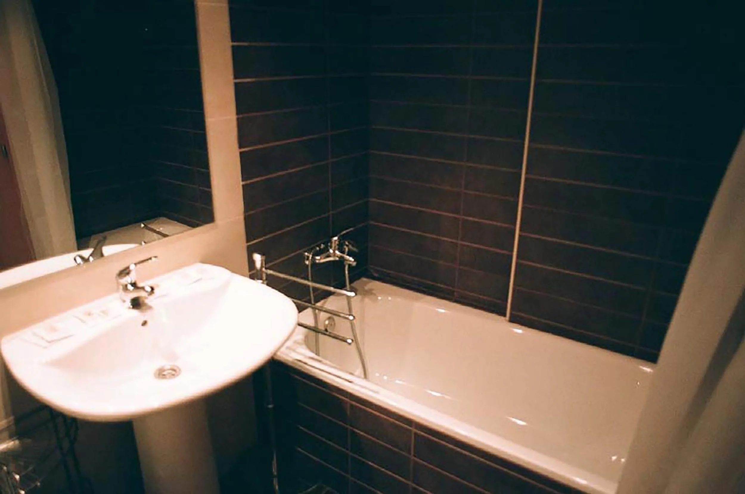 Bathroom in Apartamentos Auhabitat Zaragoza, edificio de apartamentos turísticos