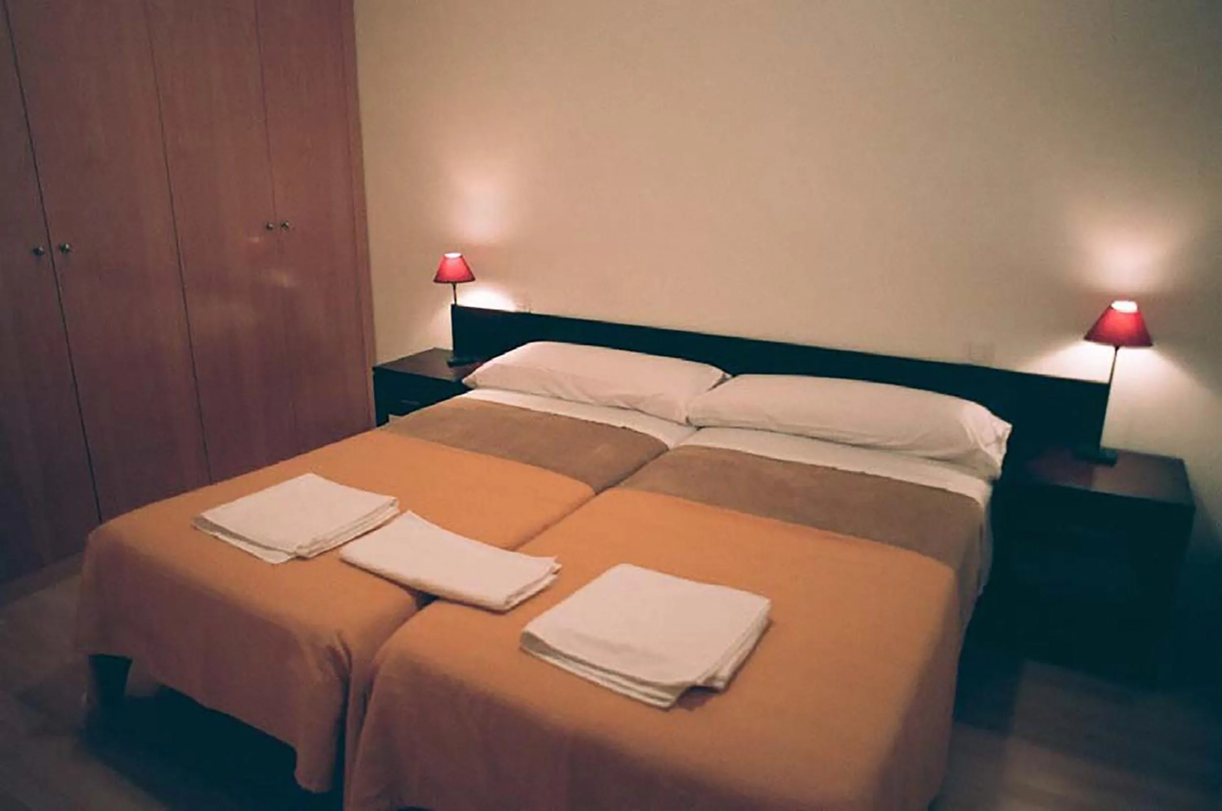 Photo of the whole room, Bed in Apartamentos Auhabitat Zaragoza, edificio de apartamentos turísticos