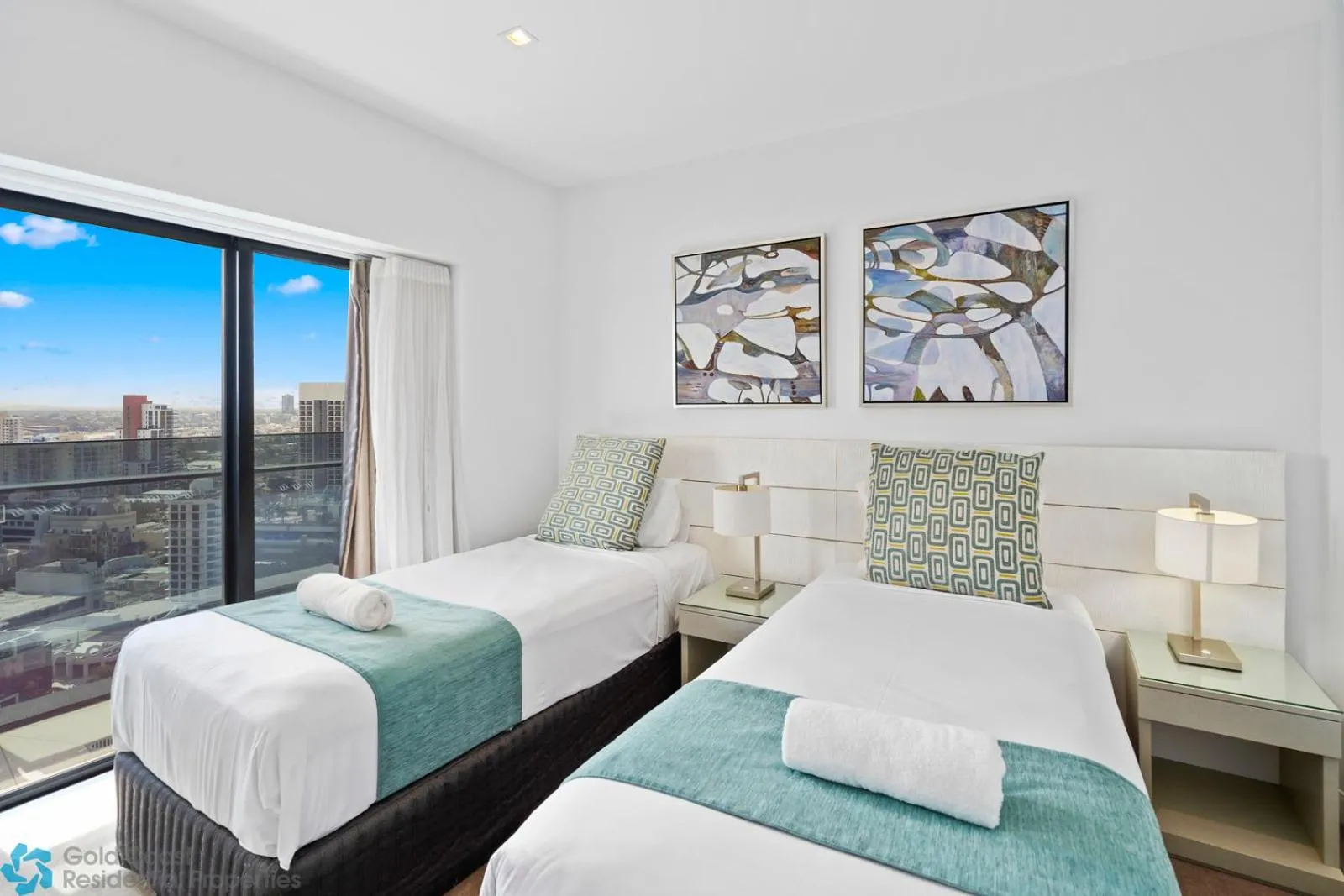 Bedroom, Bed in Soul Surfers Paradise - Gclr