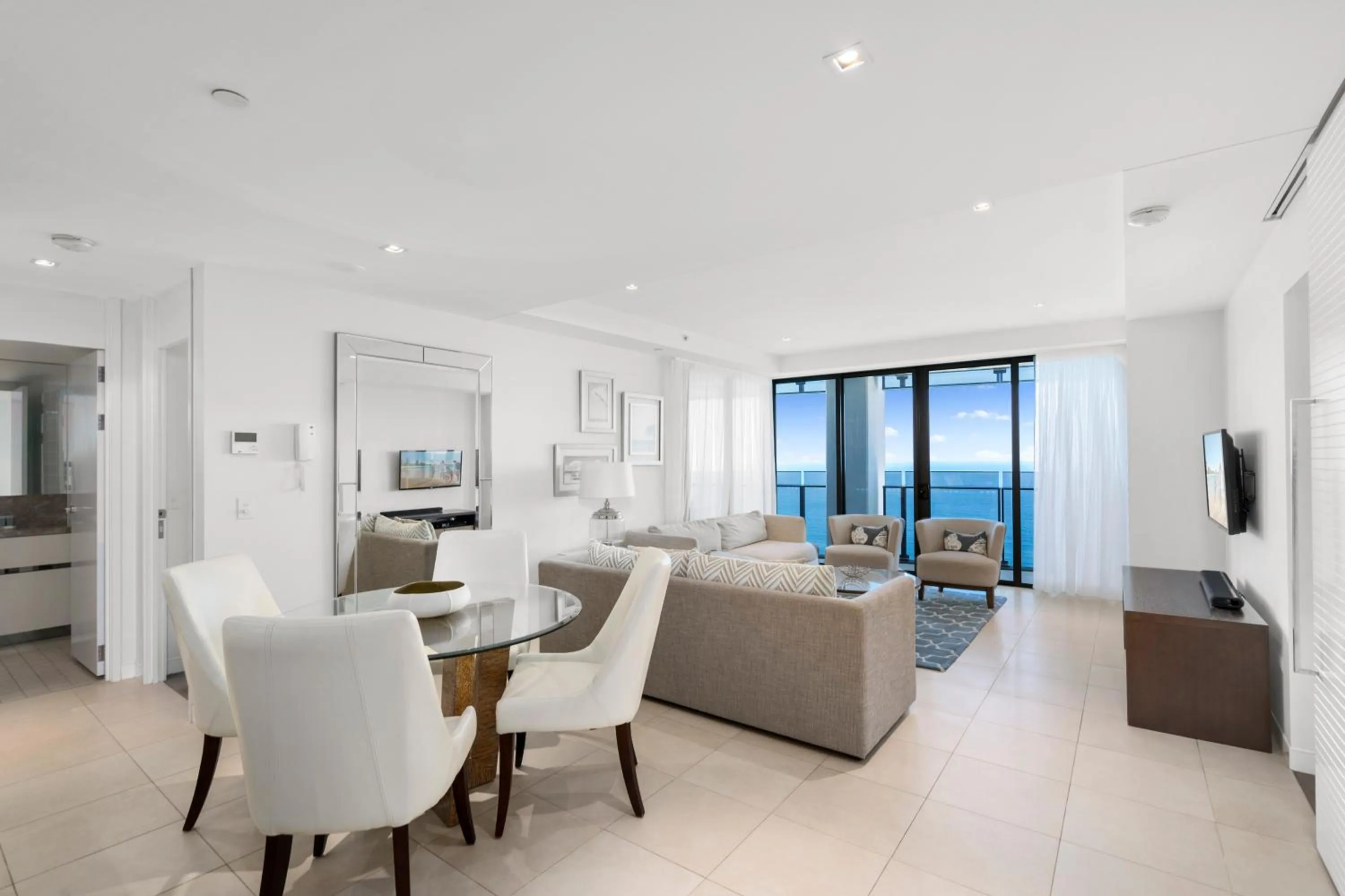 Living room in Soul Surfers Paradise - Gclr