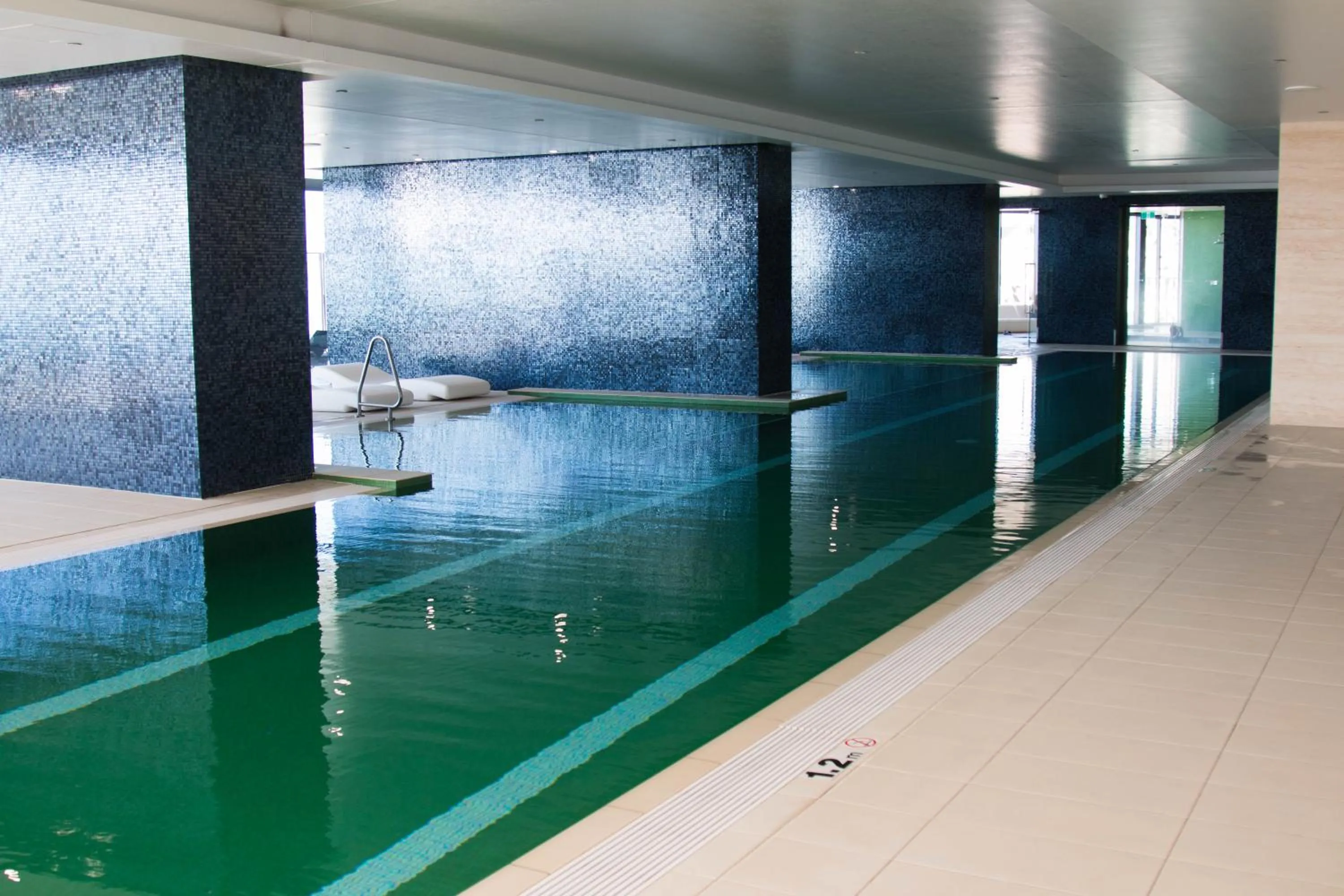 Swimming pool in Soul Surfers Paradise - Gclr