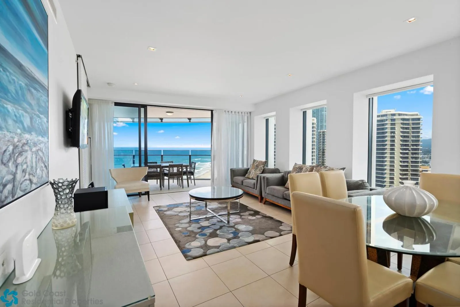 Living room in Soul Surfers Paradise - Gclr