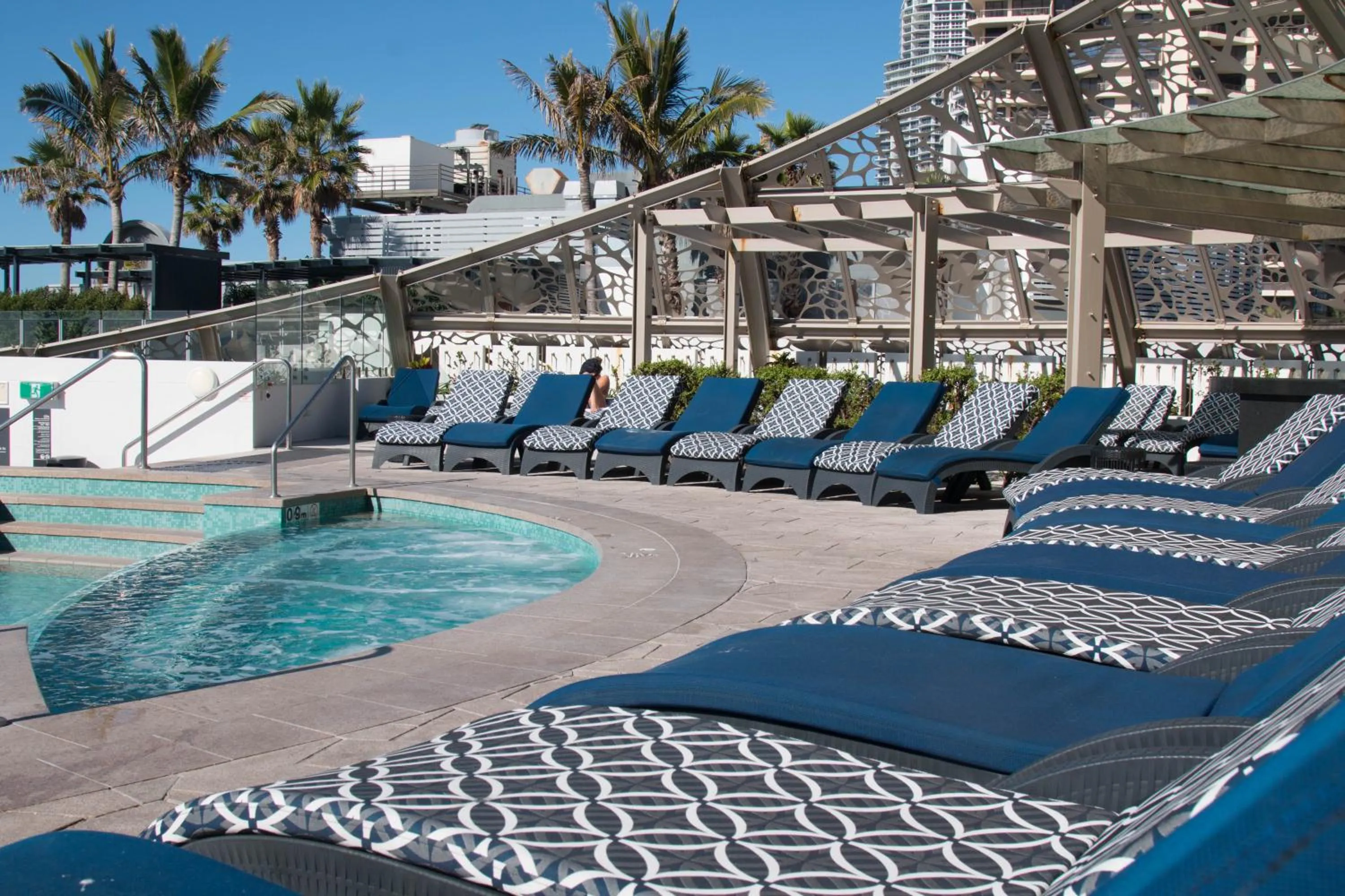 Swimming pool in Soul Surfers Paradise - Gclr