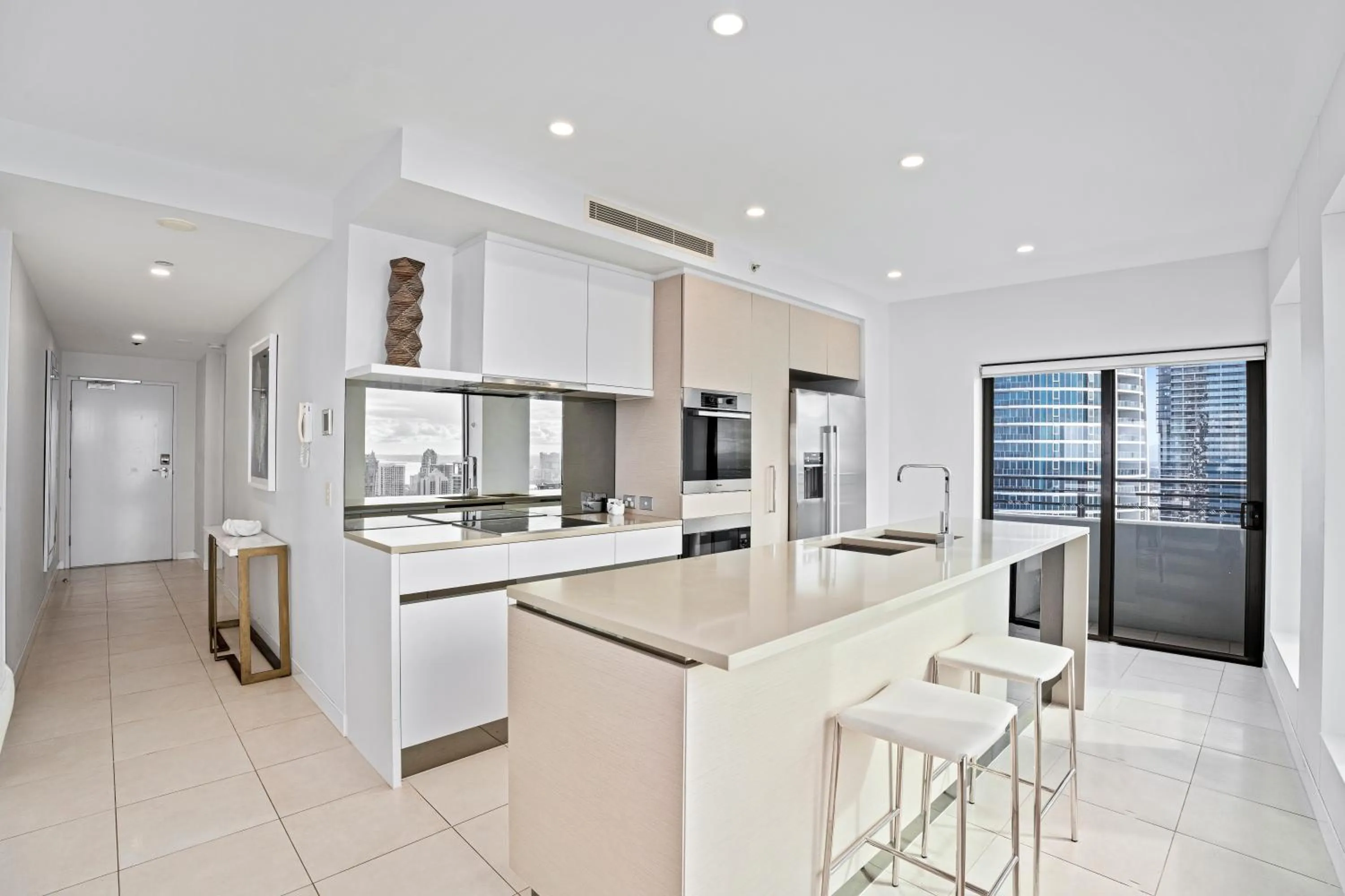 Kitchen or kitchenette in Soul Surfers Paradise - Gclr