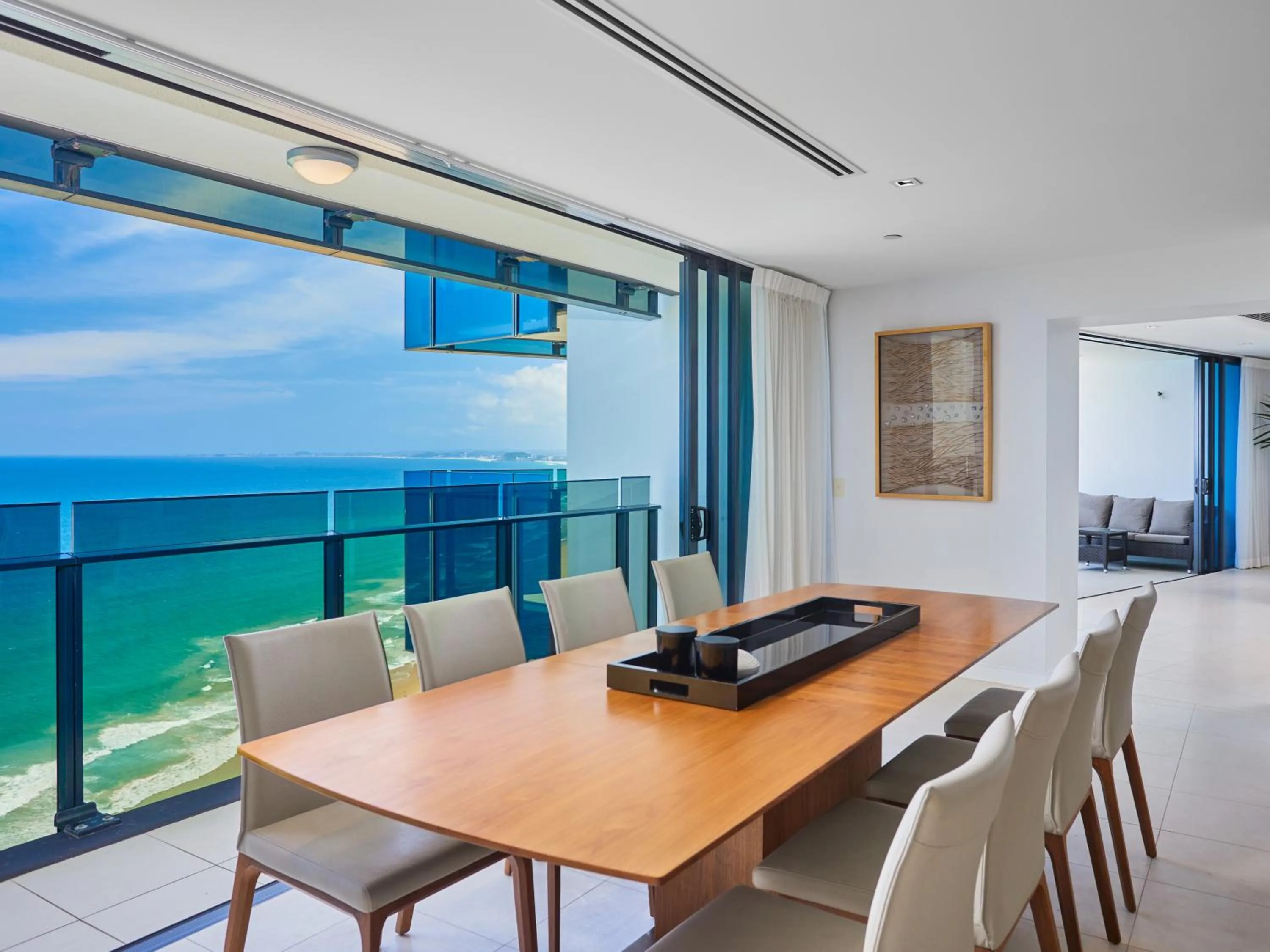 Dining area in Soul Surfers Paradise - Gclr