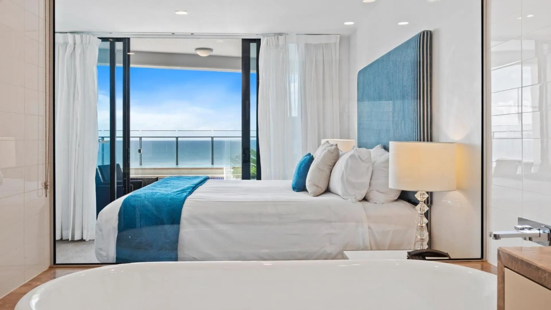 Bed in Soul Surfers Paradise - Gclr
