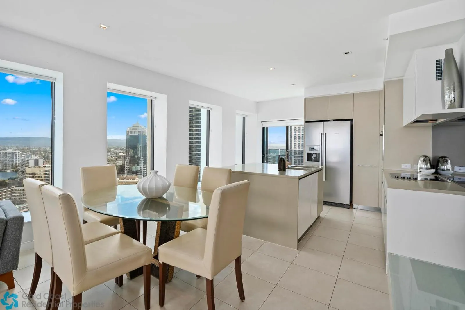 Kitchen or kitchenette in Soul Surfers Paradise - Gclr