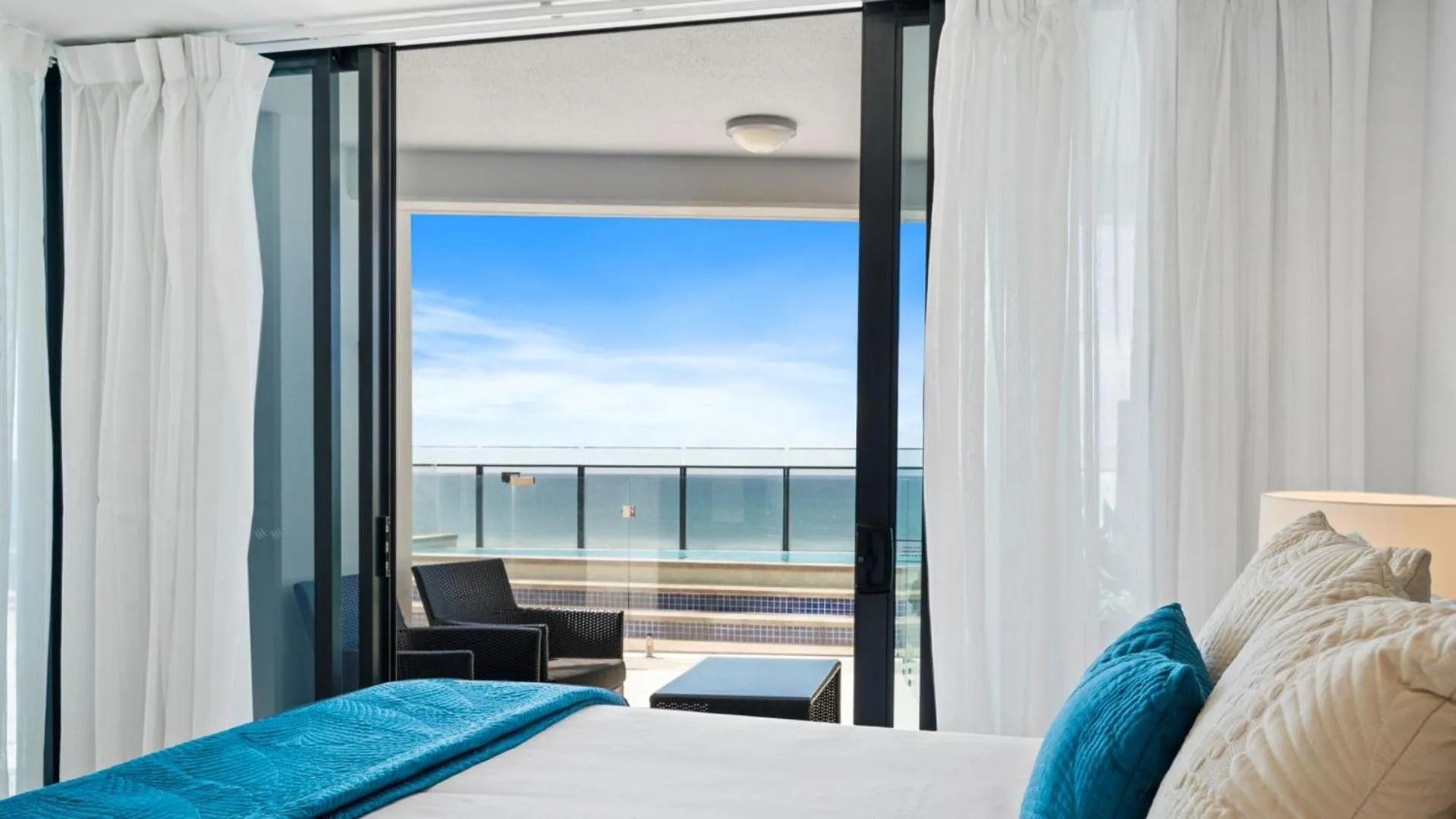 Bed in Soul Surfers Paradise - Gclr