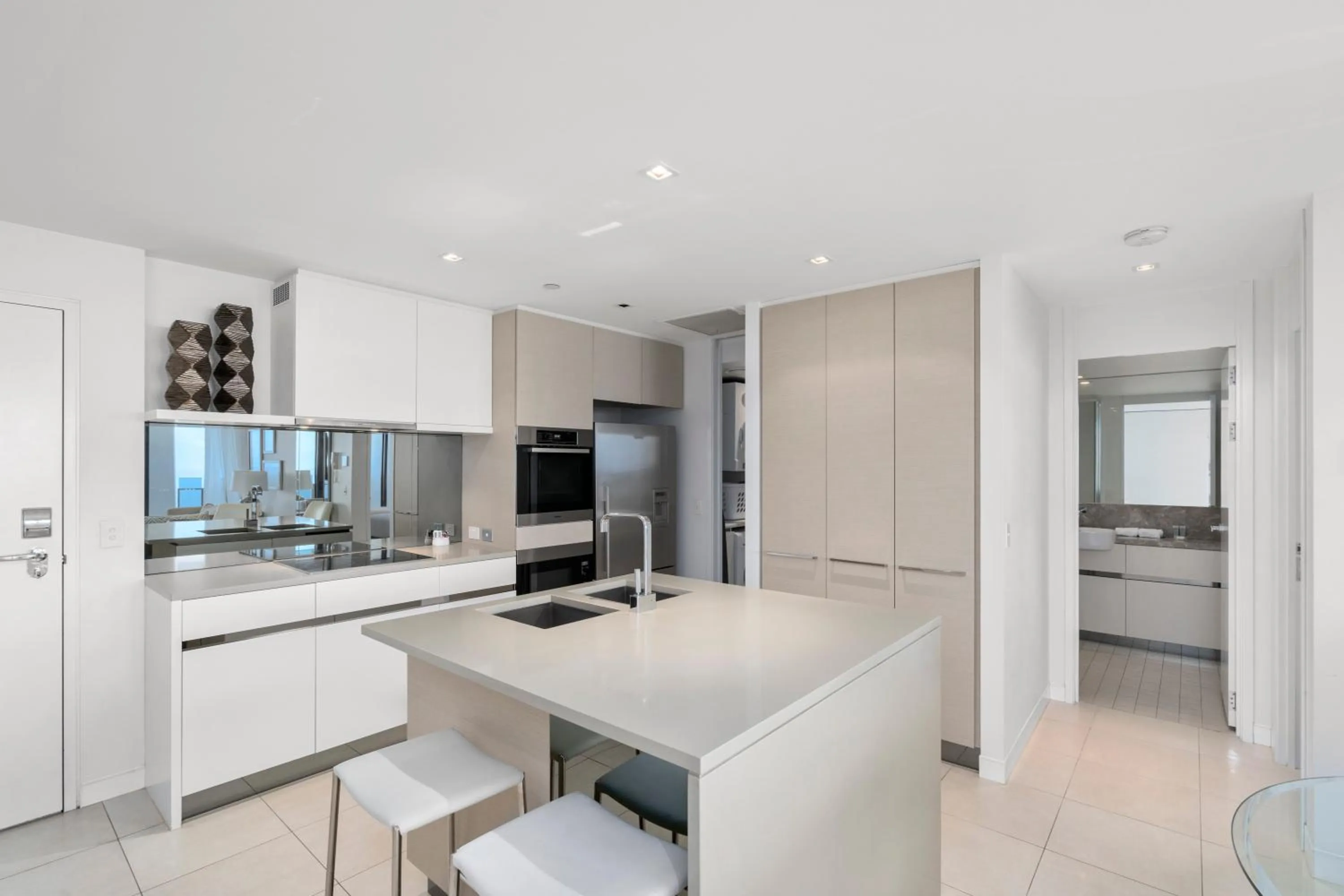 Kitchen or kitchenette in Soul Surfers Paradise - Gclr