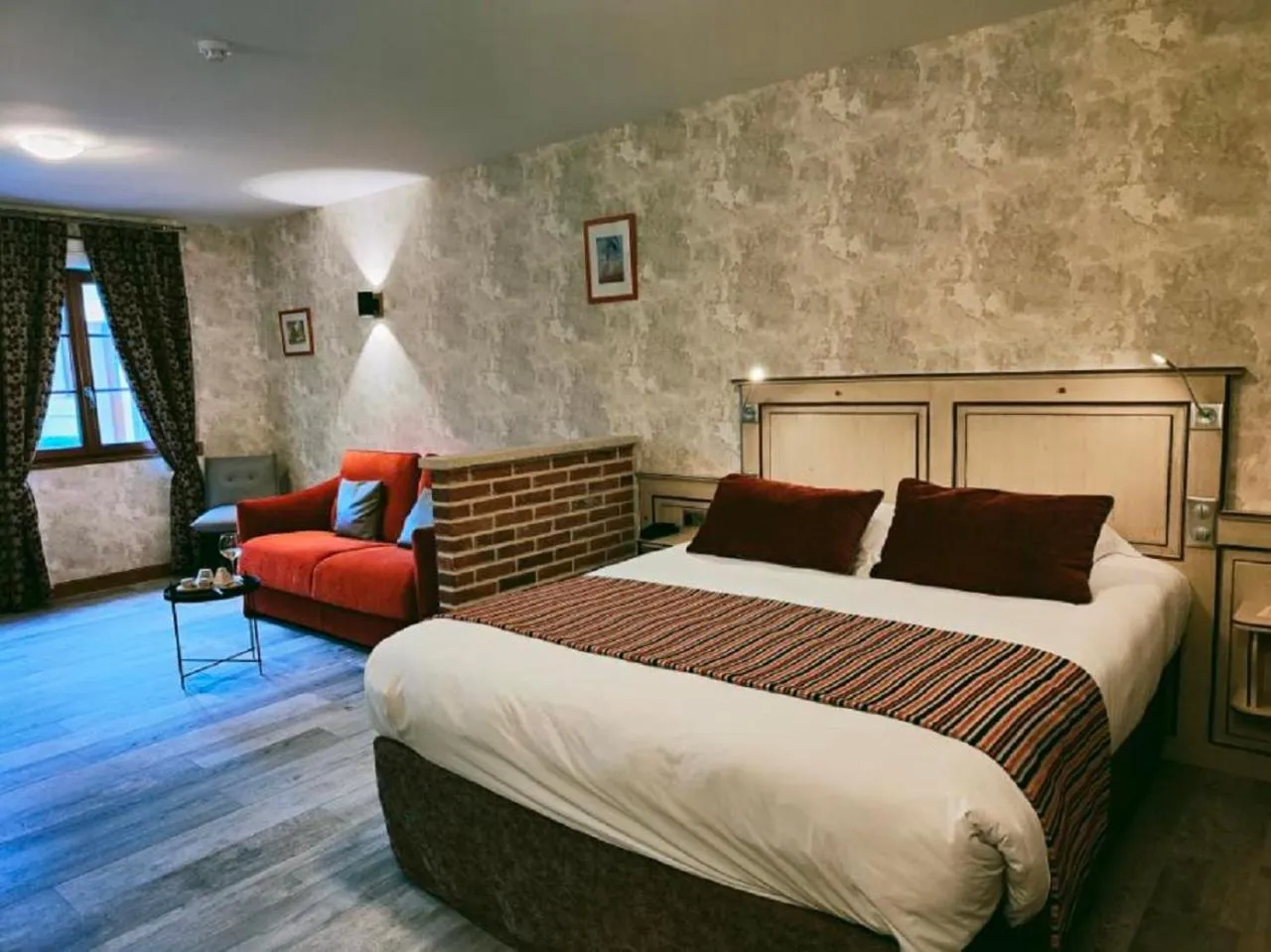 Shower, Bed in La Chaumière