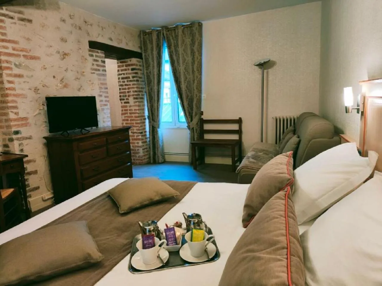 TV and multimedia, Bed in La Chaumière