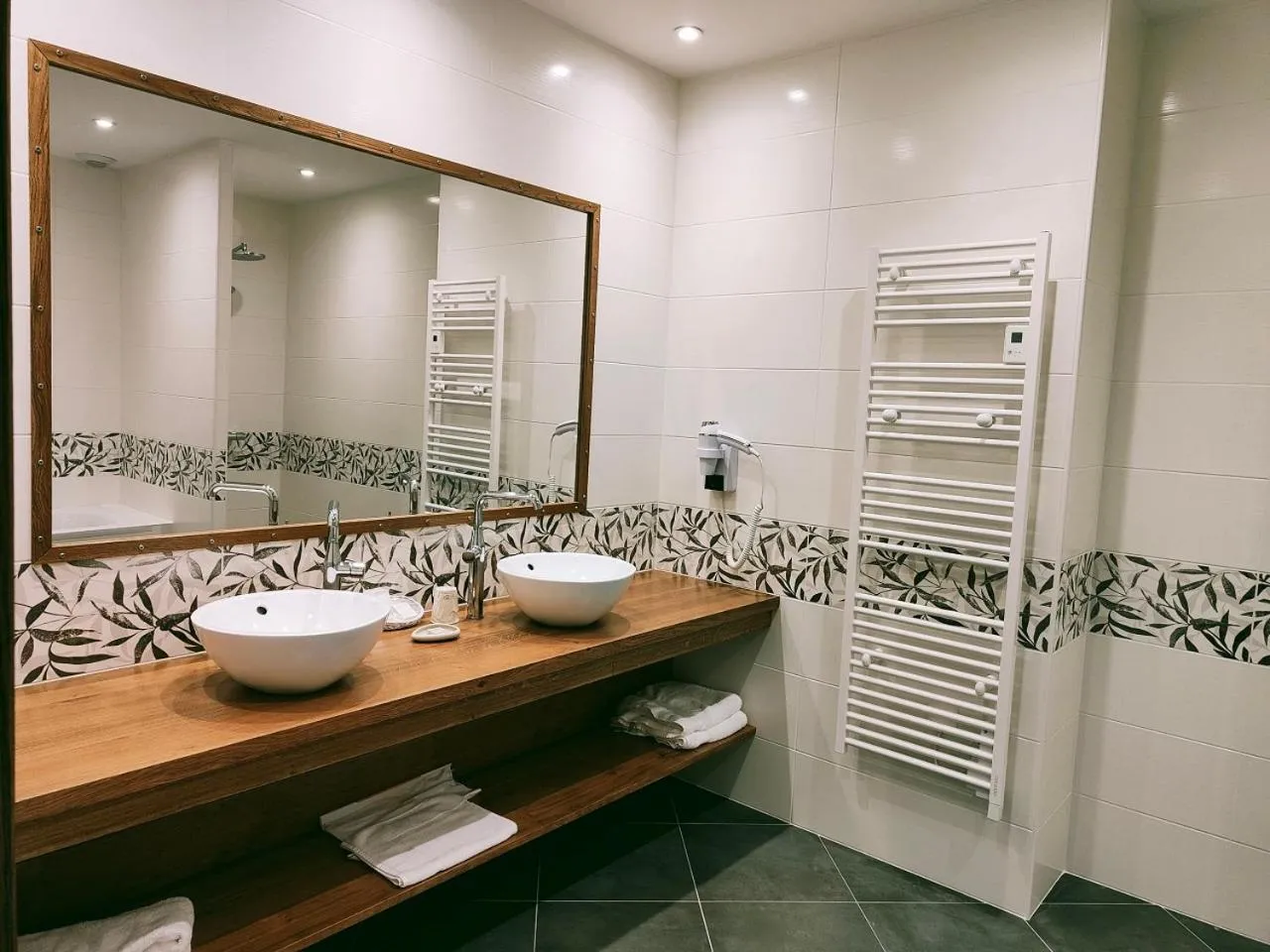 Shower in La Chaumière