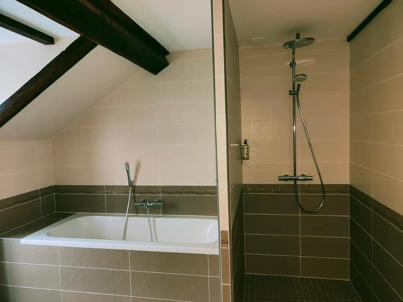 Shower in La Chaumière