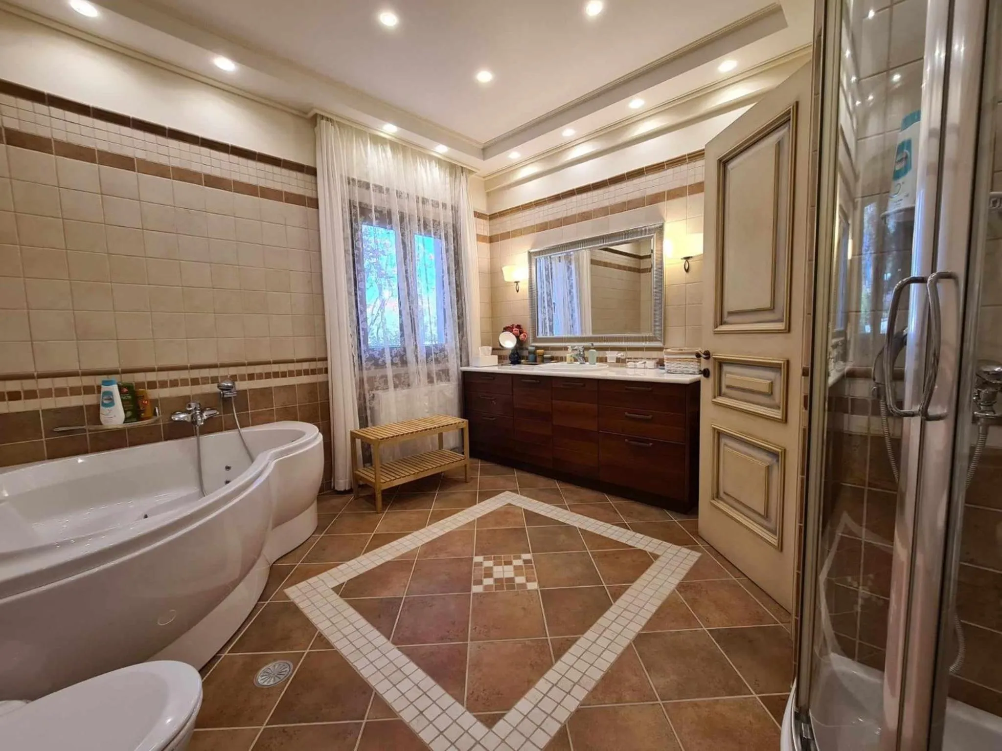 Shower in Villa Pari Manda