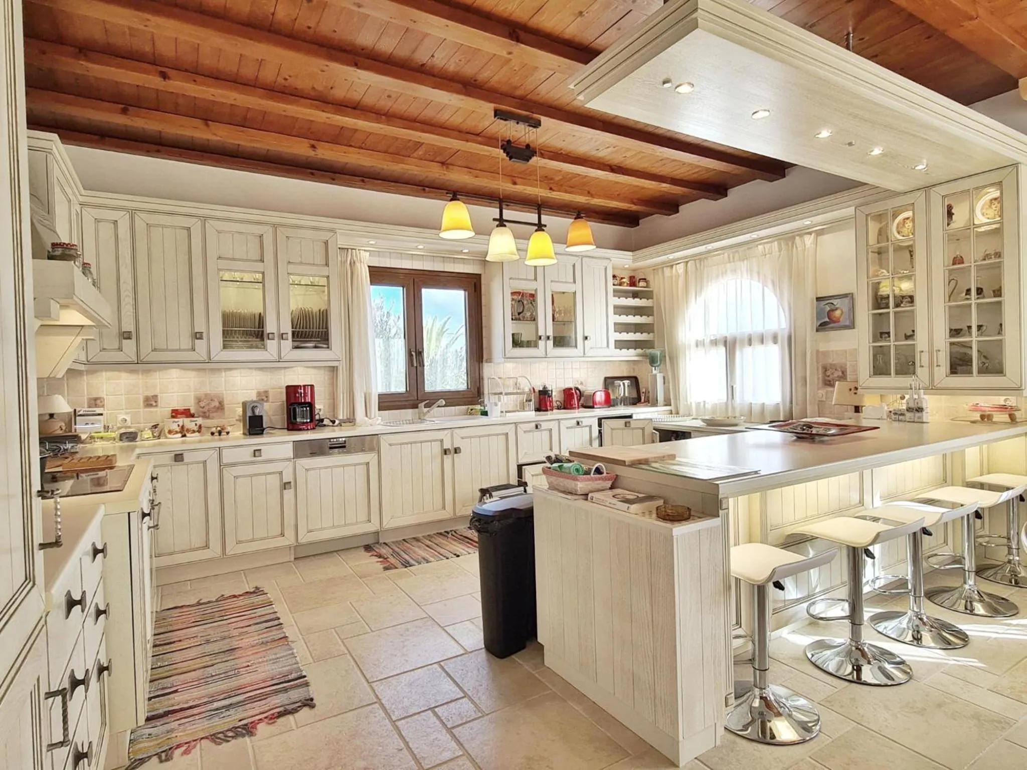 Kitchen or kitchenette in Villa Pari Manda