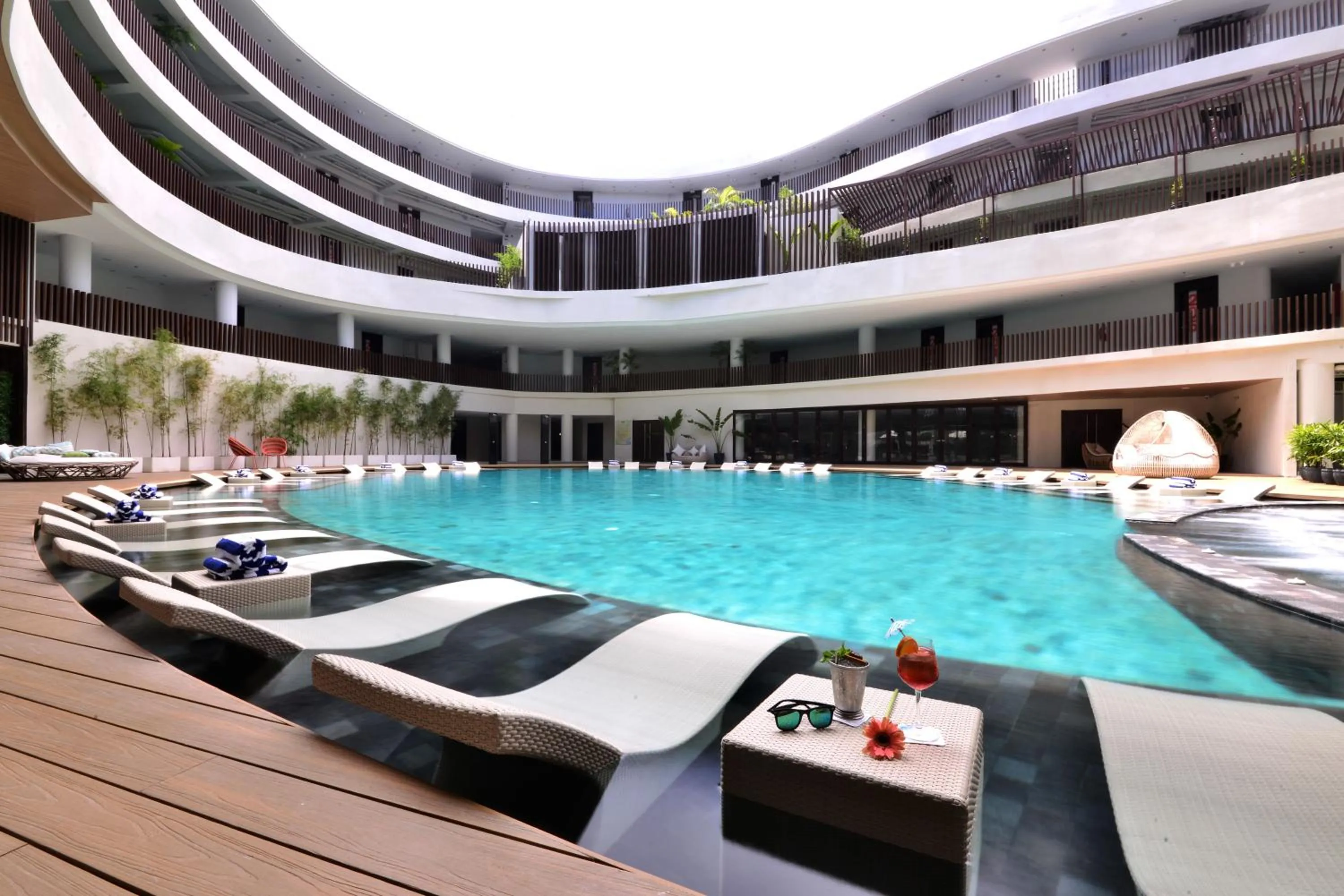 Swimming pool in Hue Hotels and Resorts Boracay Managed by HII