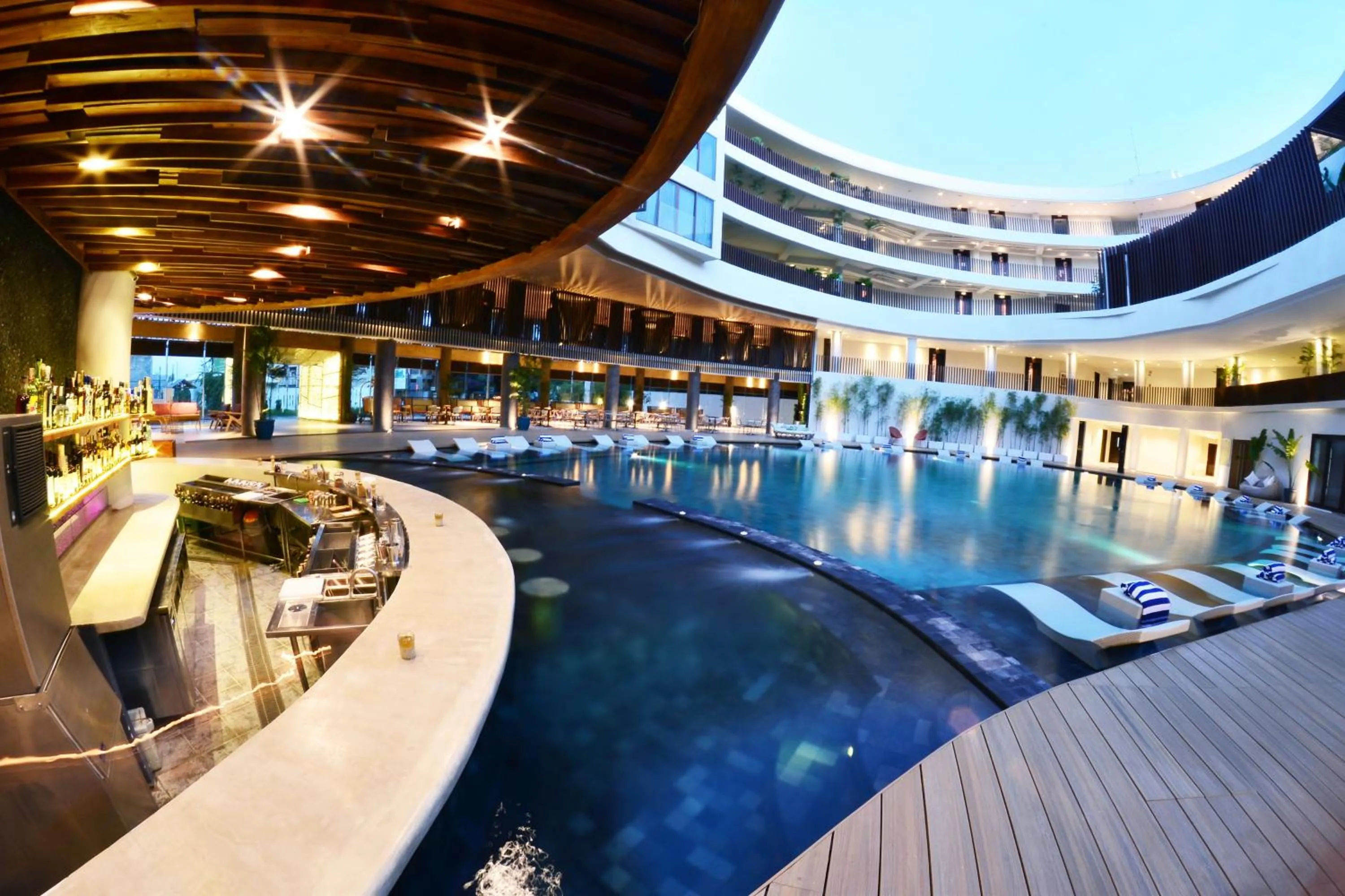 Swimming pool in Hue Hotels and Resorts Boracay Managed by HII