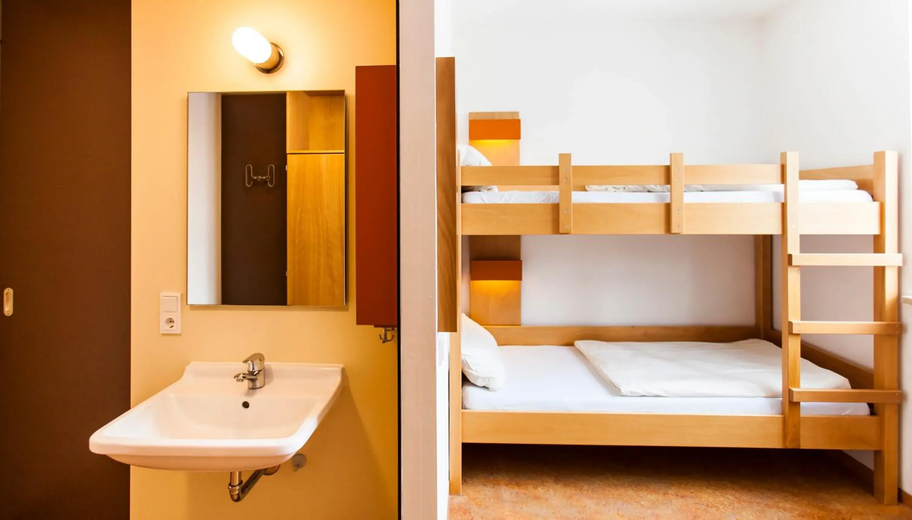 Single Room with Private Bathroom in Jugendherberge Garmisch-Partenkirchen - membership required! Single Room with Private Bathroom in Jugendherberge Garmisch-Partenkirchen - membership required!