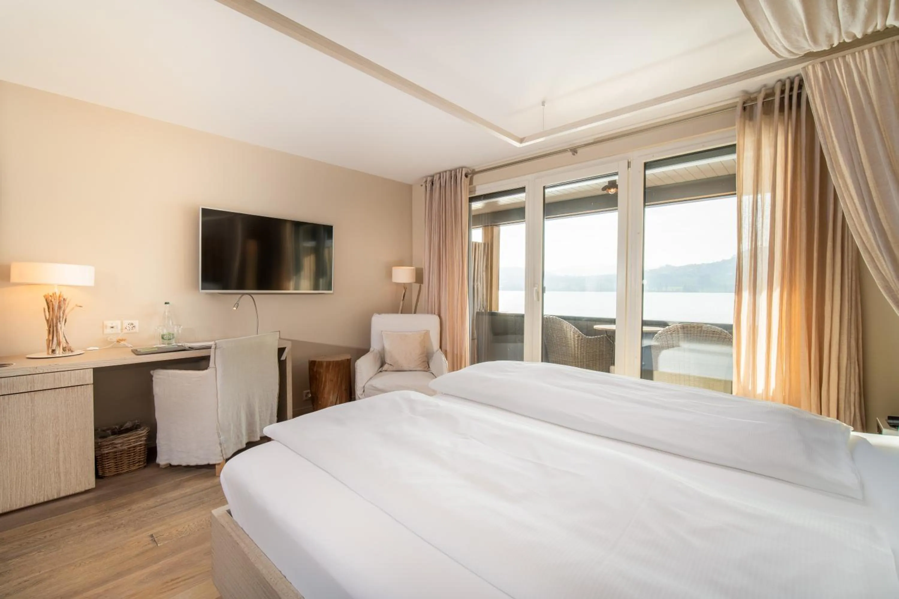 Bed in Seerose Resort & Spa