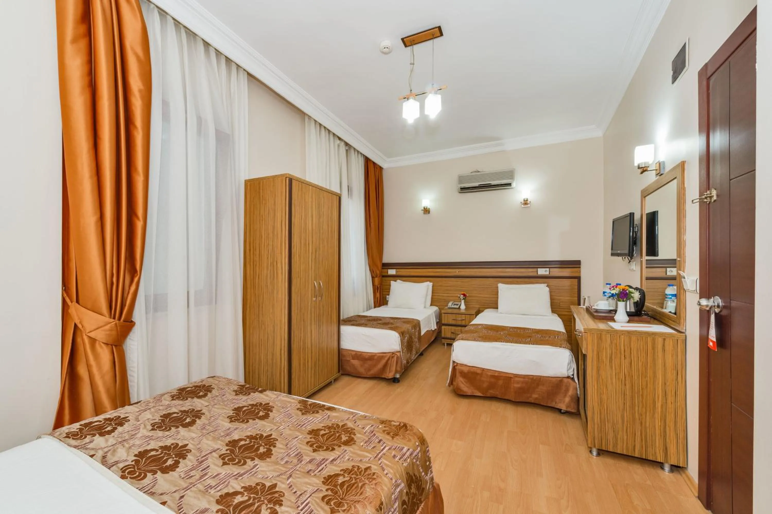 Photo of the whole room, Bed in May Hotel Istanbul