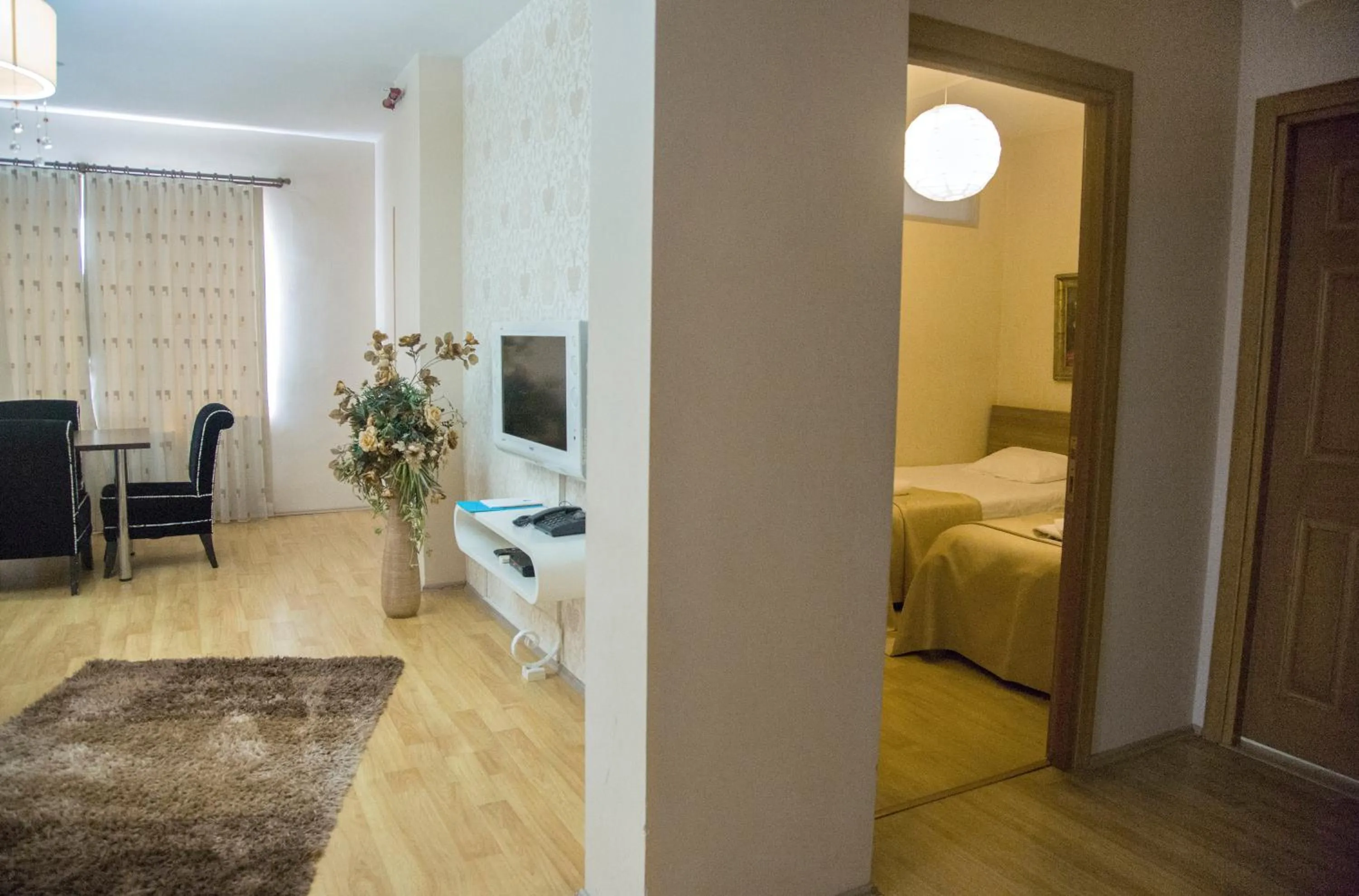 Living room, Bed in Airport Residence