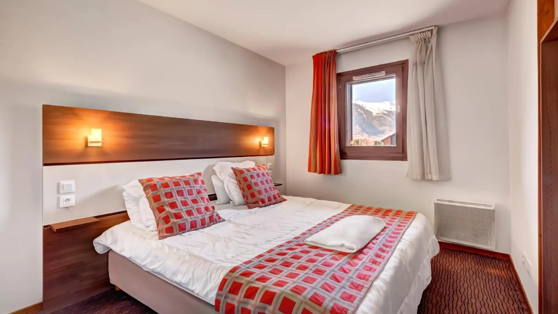 Bedroom, Bed in Vacancéole - Résidence Grand Massif