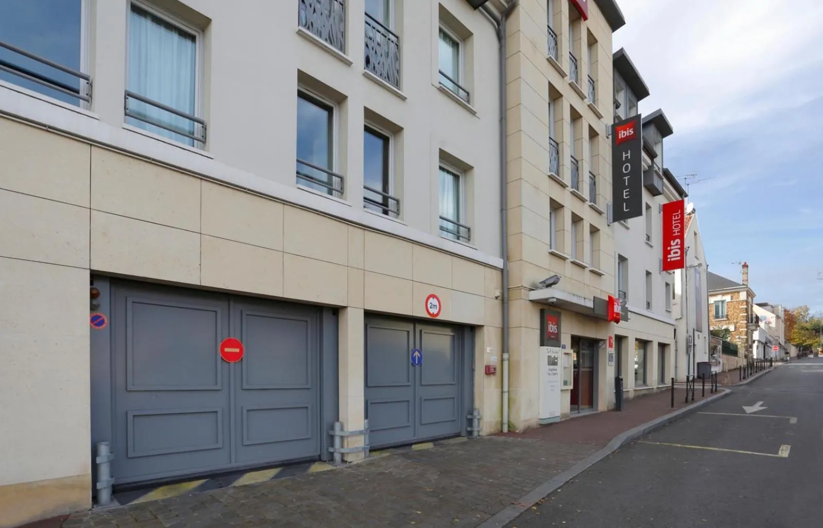 Property building in ibis Etampes