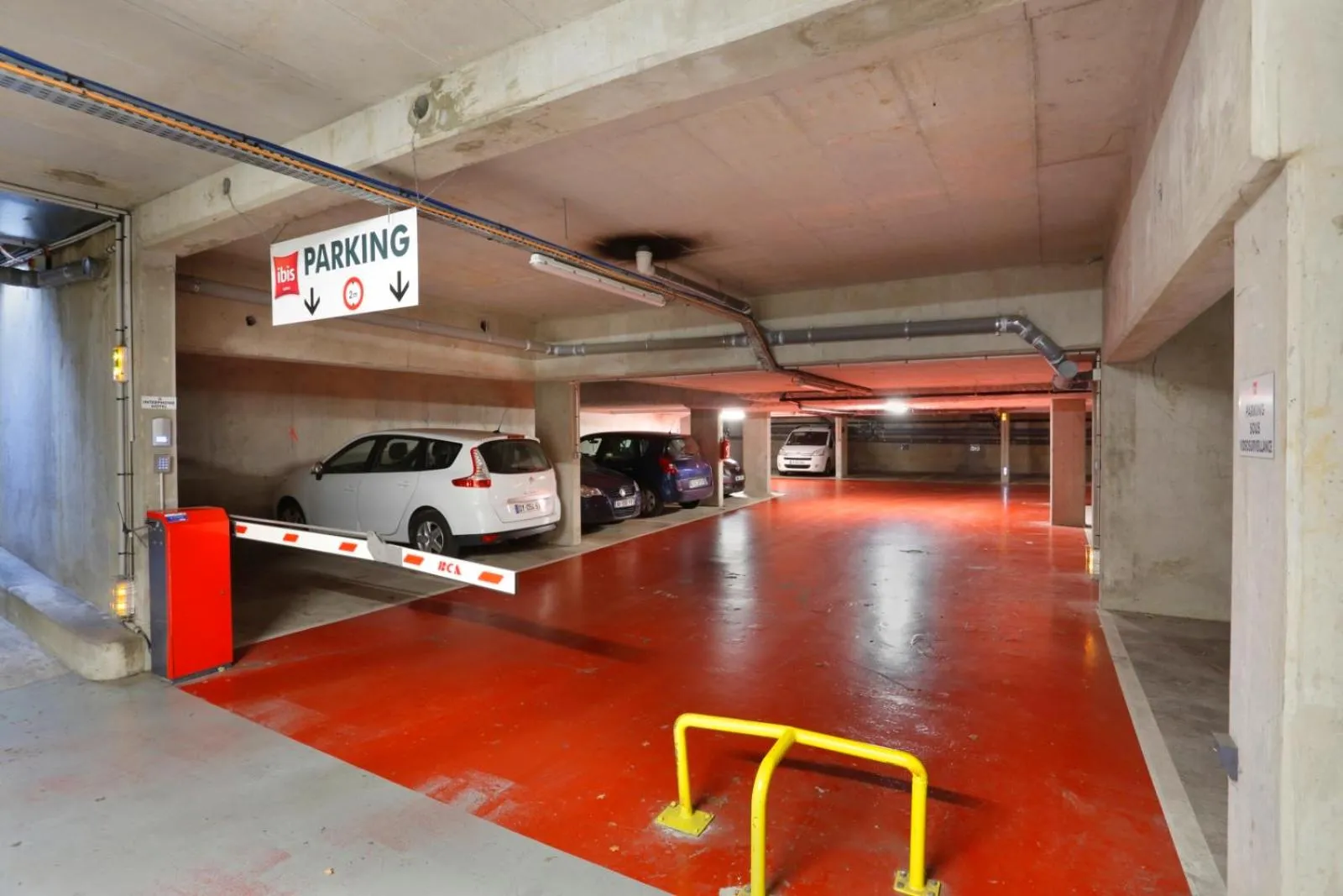Parking in ibis Etampes