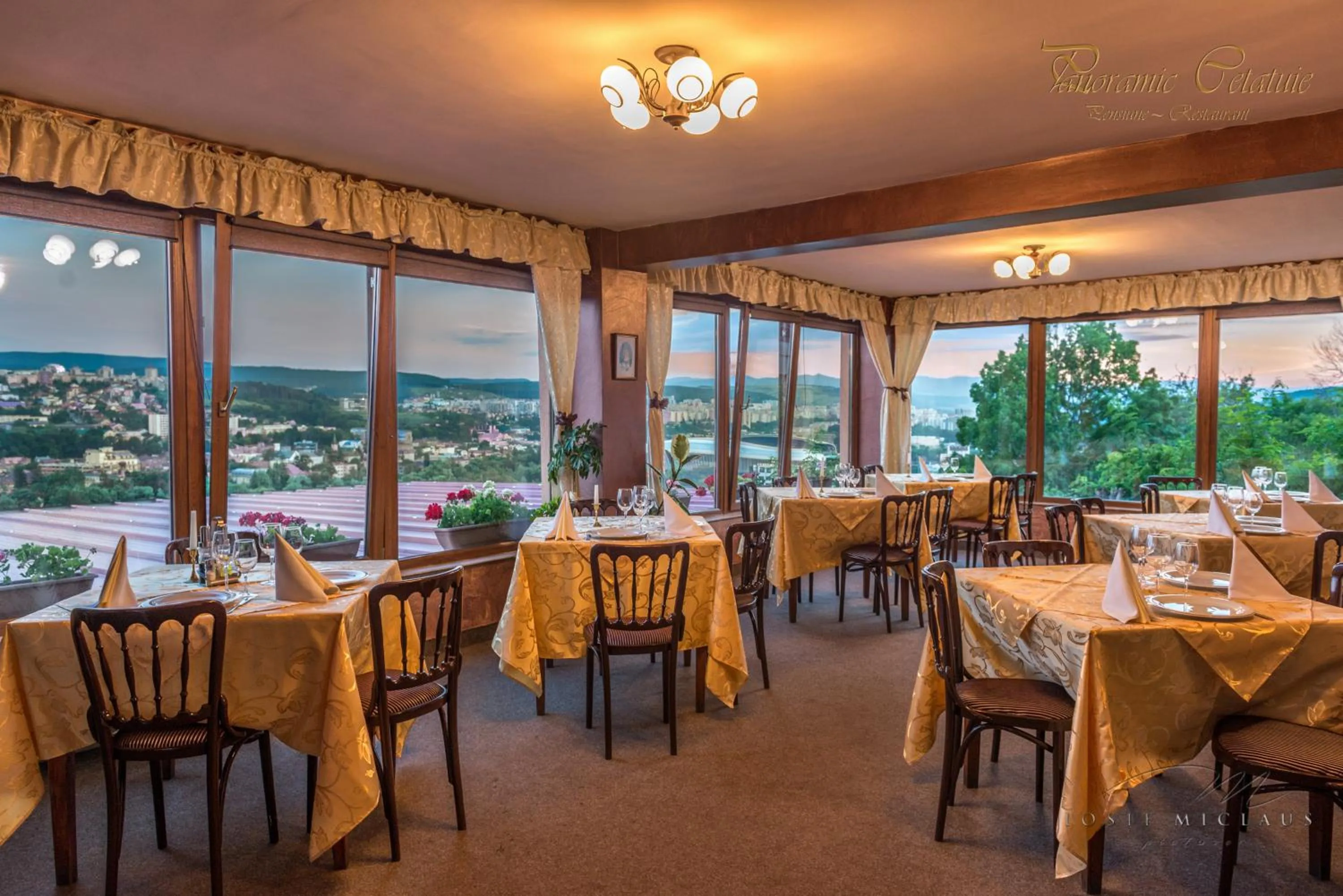 Restaurant/places to eat in Panoramic Cetatuie