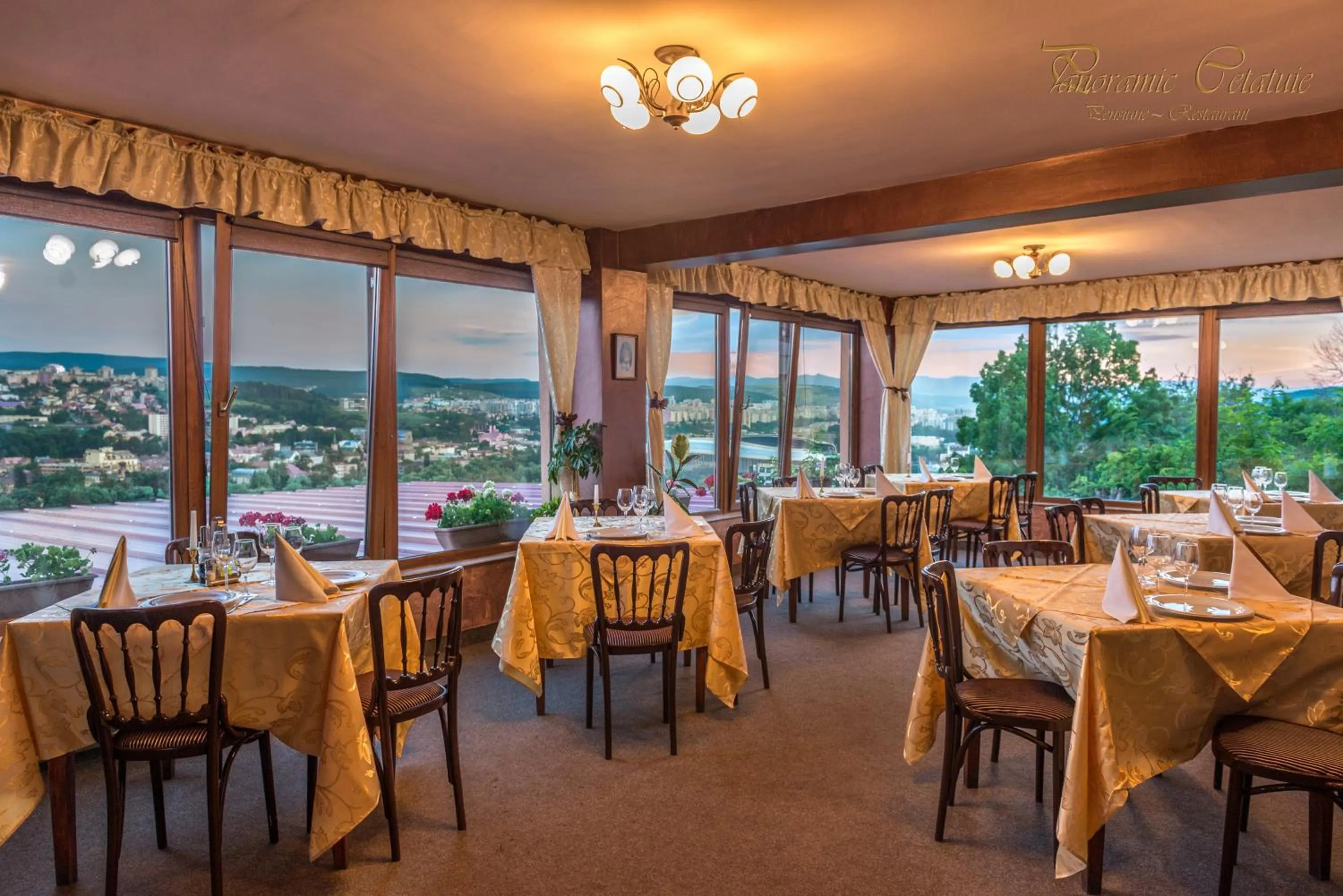 Restaurant/places to eat in Panoramic Cetatuie