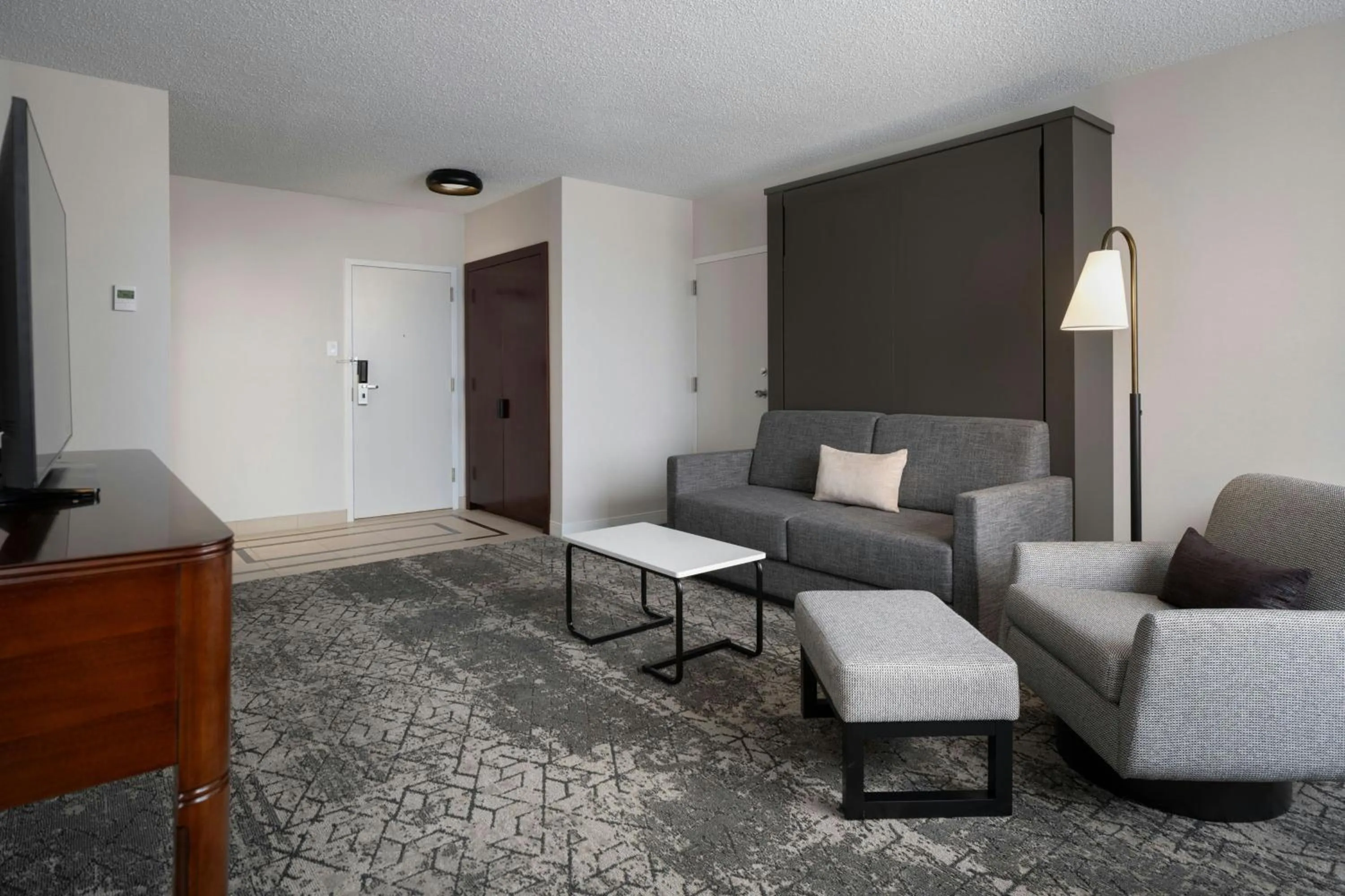 Living room in Sheraton Cavalier Saskatoon Hotel