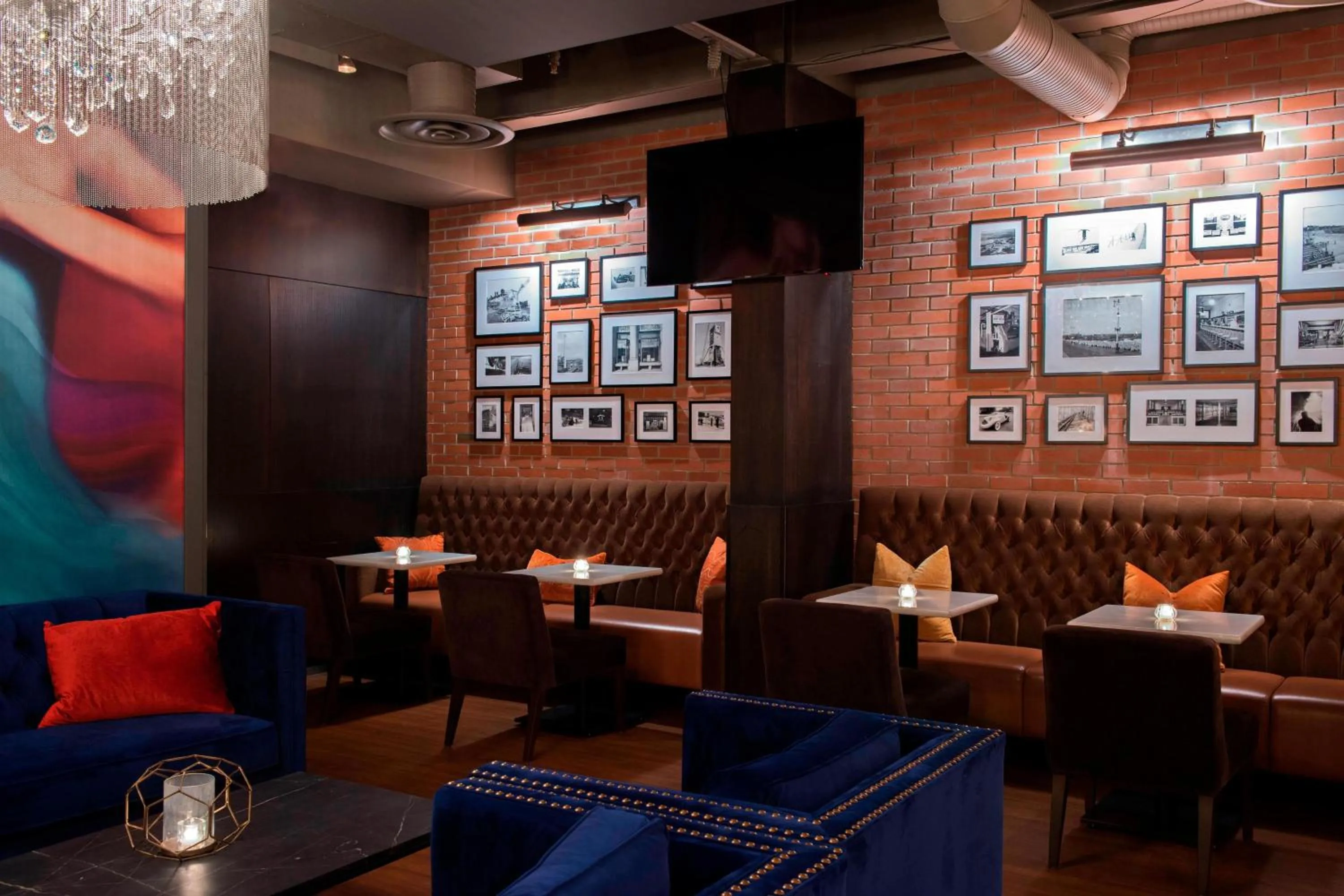 Lounge or bar in Sheraton Cavalier Saskatoon Hotel