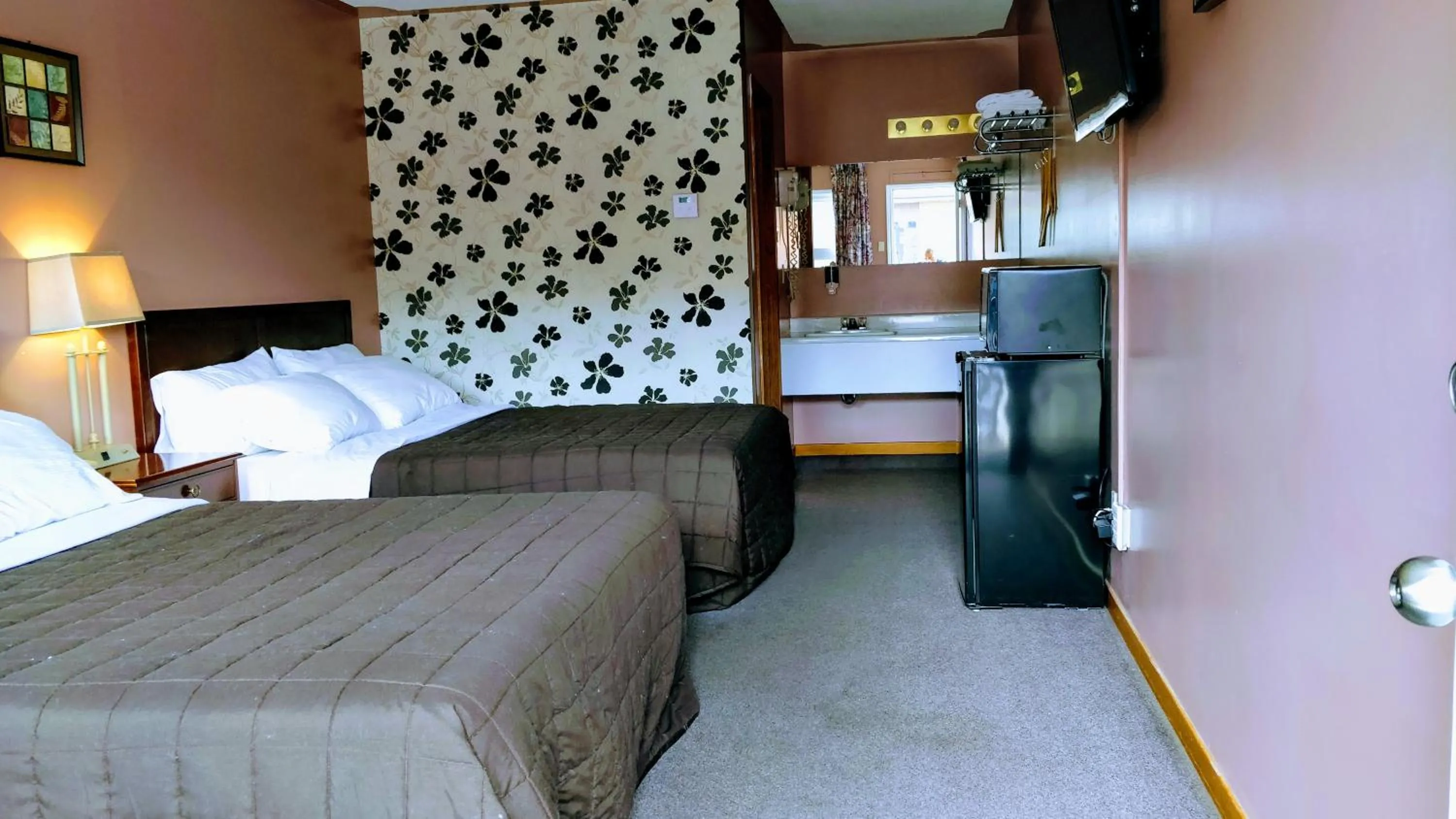 Bed in Kings Inn Midland