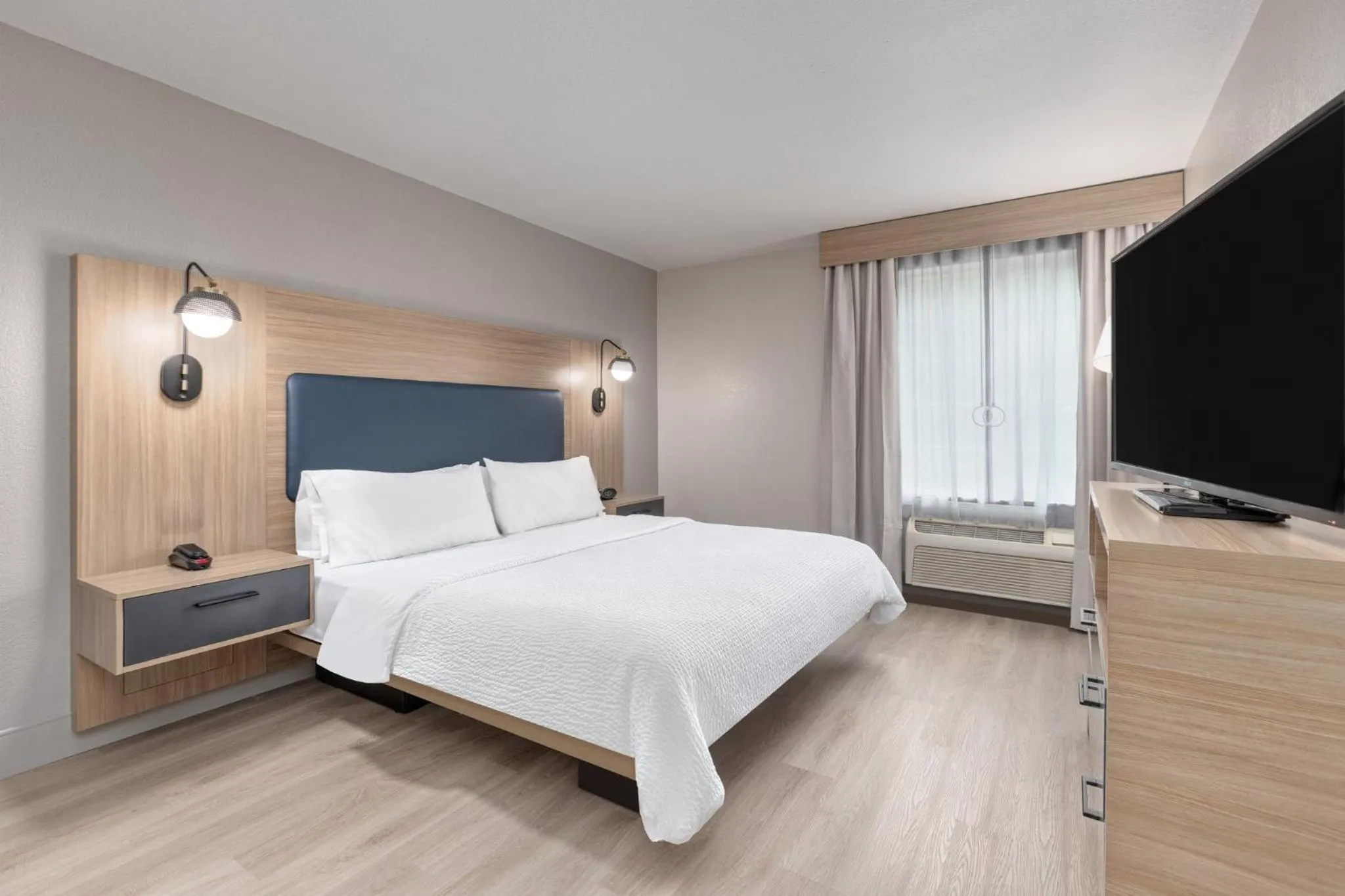 Photo of the whole room, Bed in Candlewood Suites Houston The Woodlands by IHG