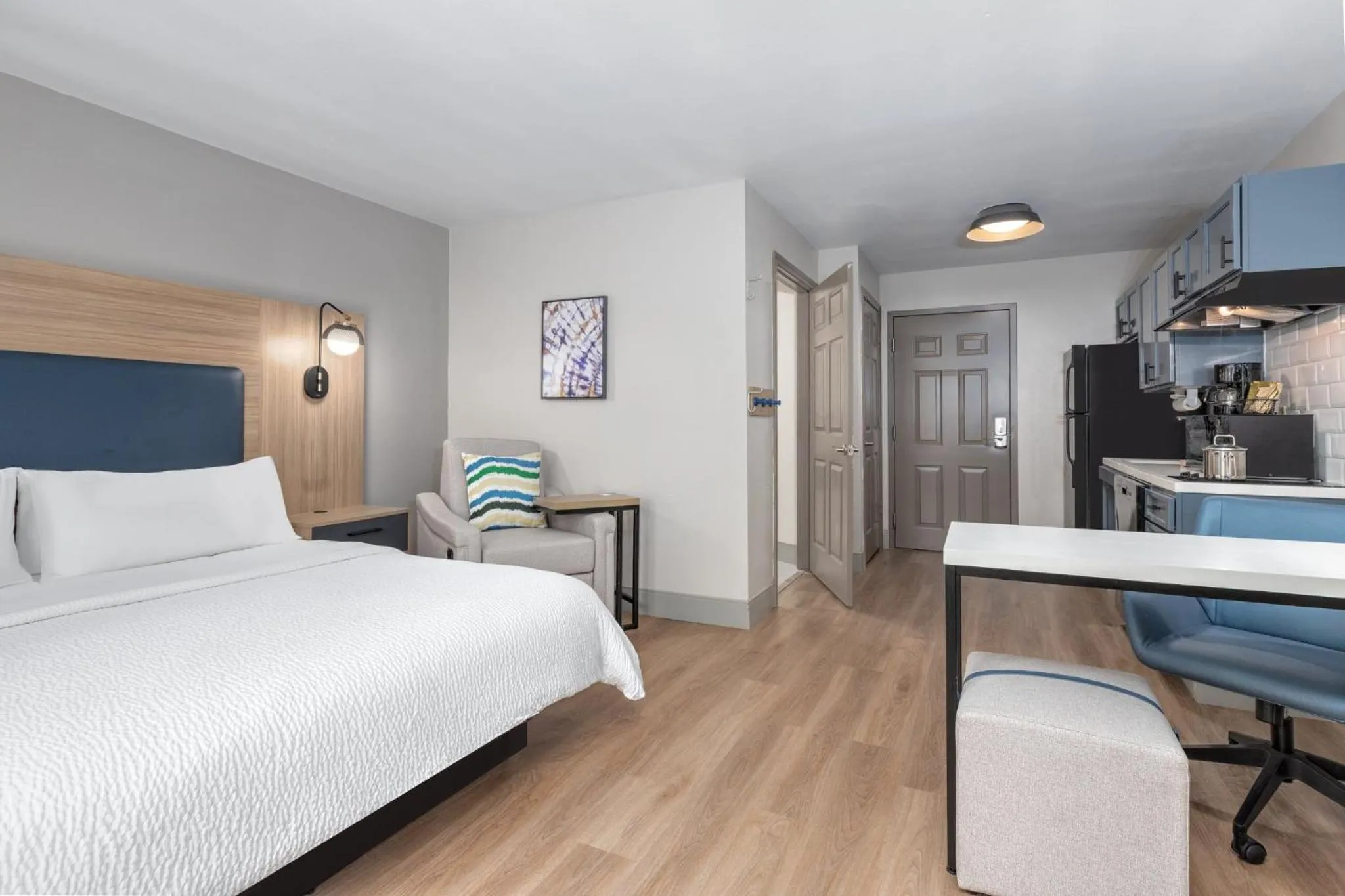 Photo of the whole room, Bed in Candlewood Suites Houston The Woodlands by IHG