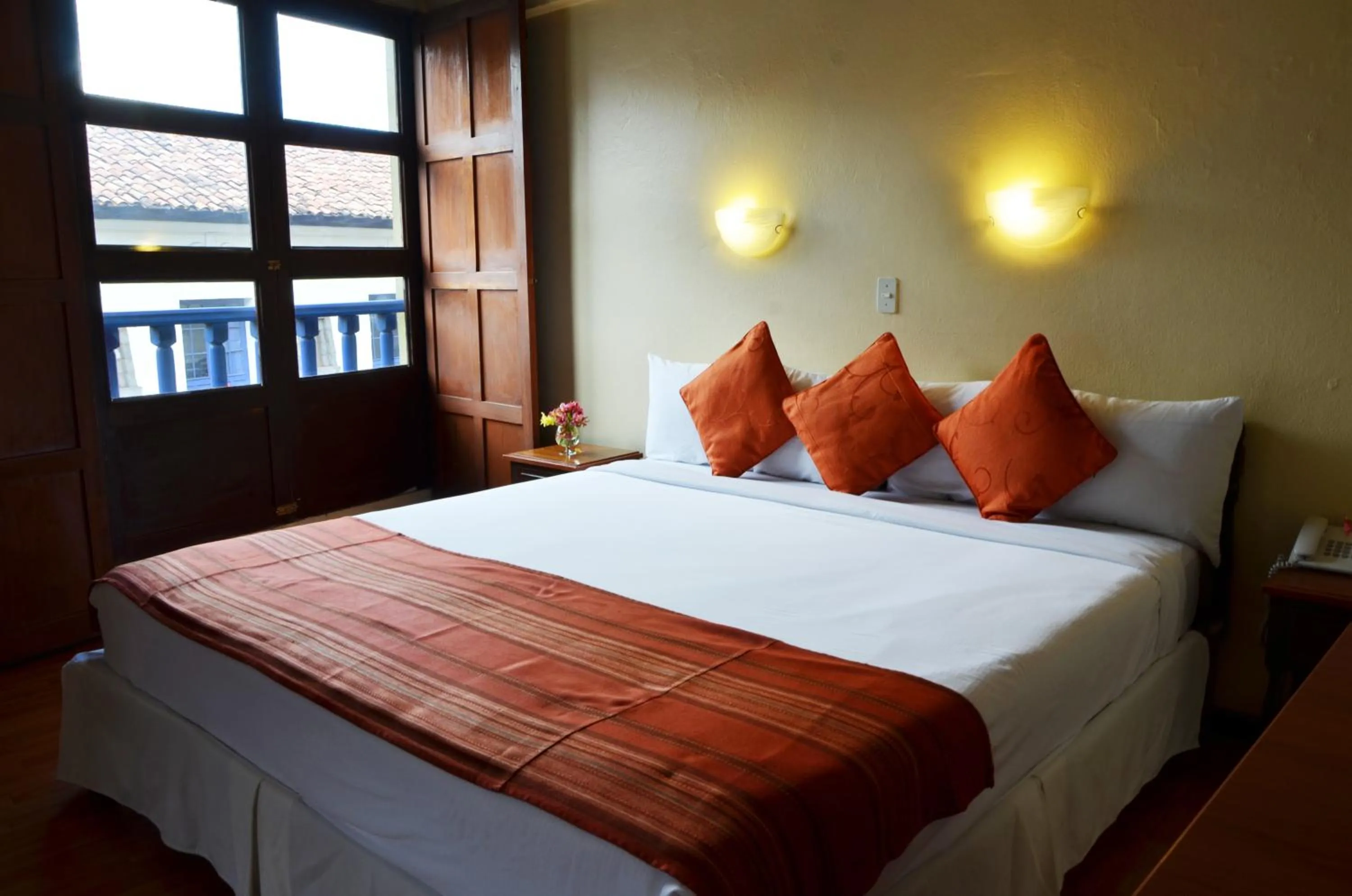 Bed in Royal Inka II