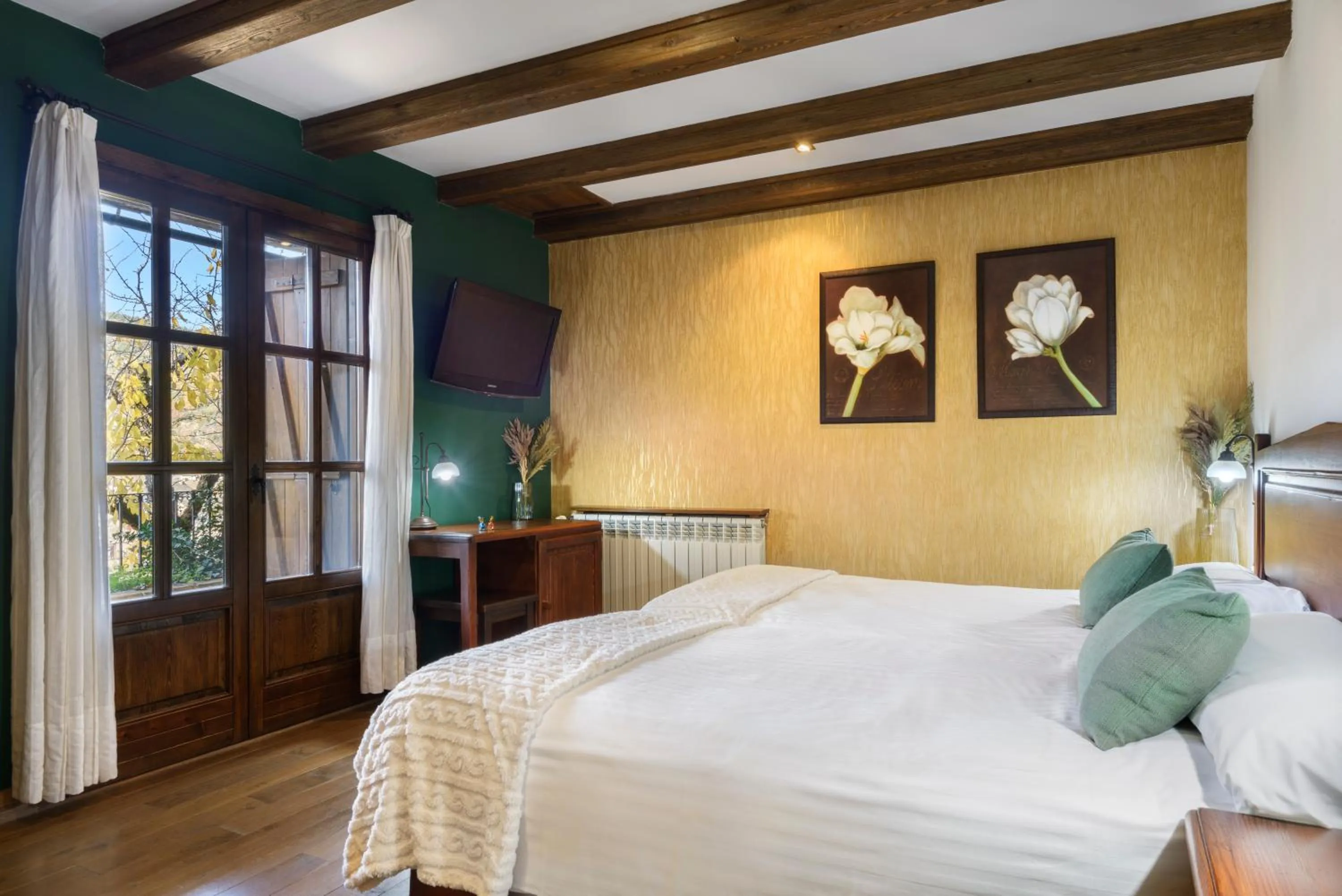 Photo of the whole room, Bed in Hotel Rural El Mirador de los Pirineos