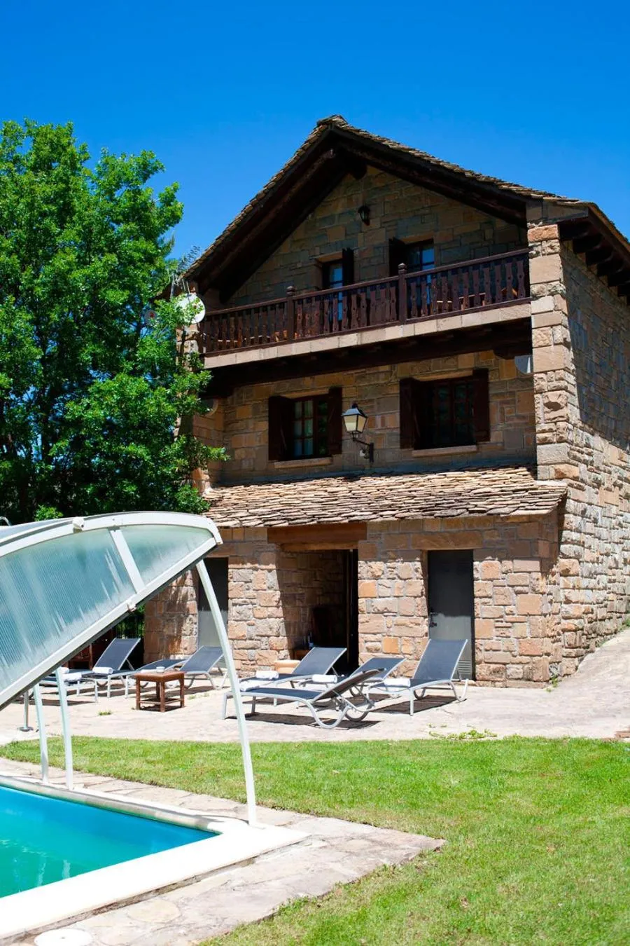 Property building in Hotel Rural El Mirador de los Pirineos