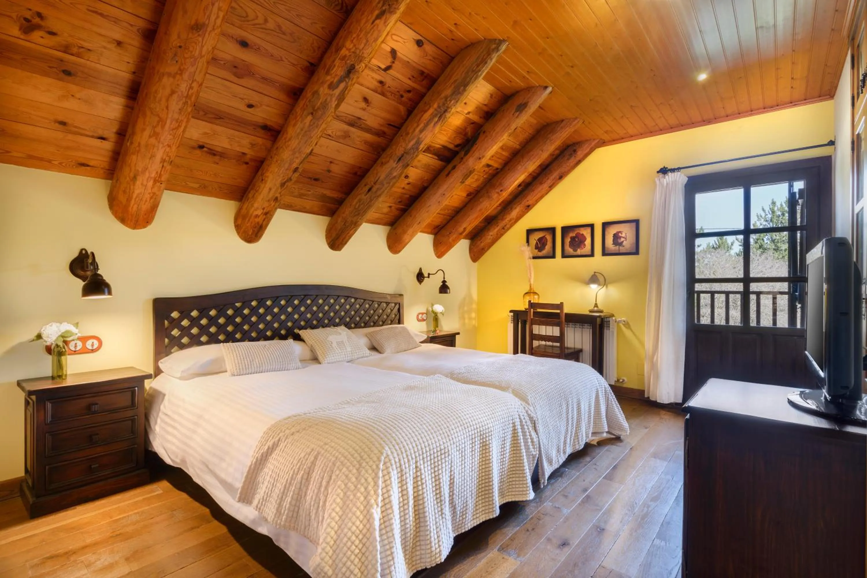 Photo of the whole room, Bed in Hotel Rural El Mirador de los Pirineos